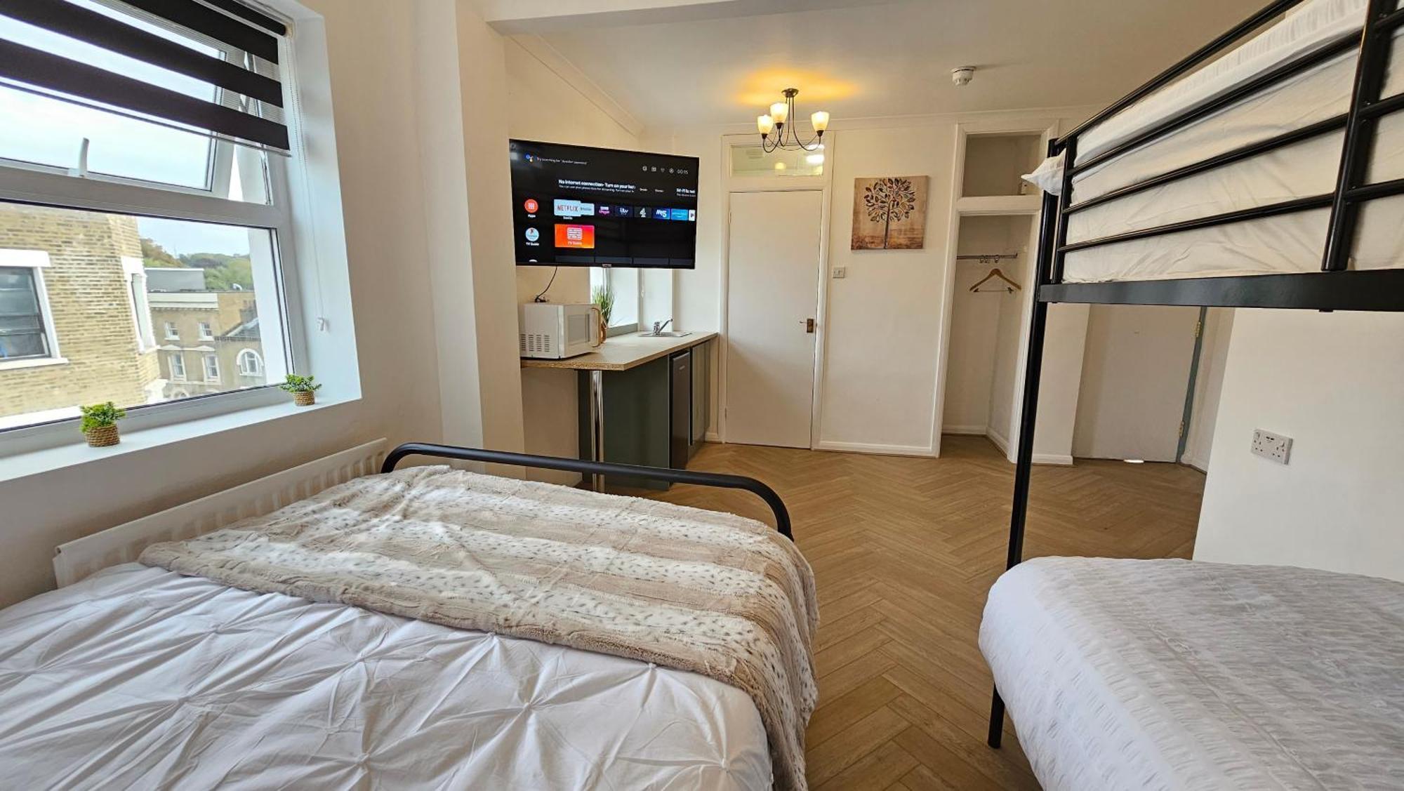 Bros Hotel