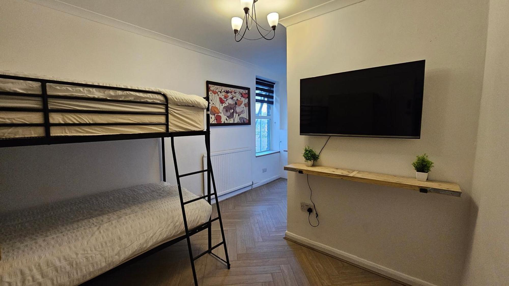 Bros 3* London
