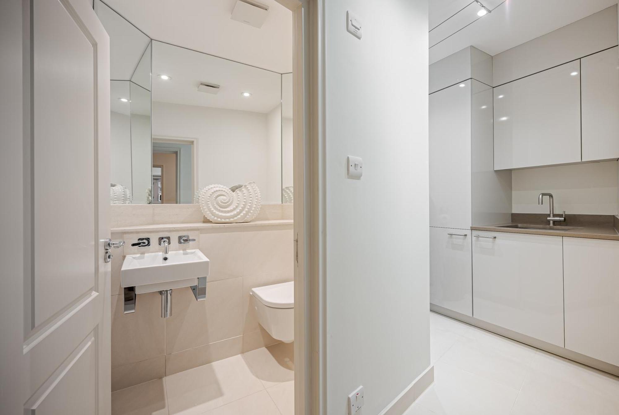 Modern 3 Bedroom Luxury House With Garage In Apartment London