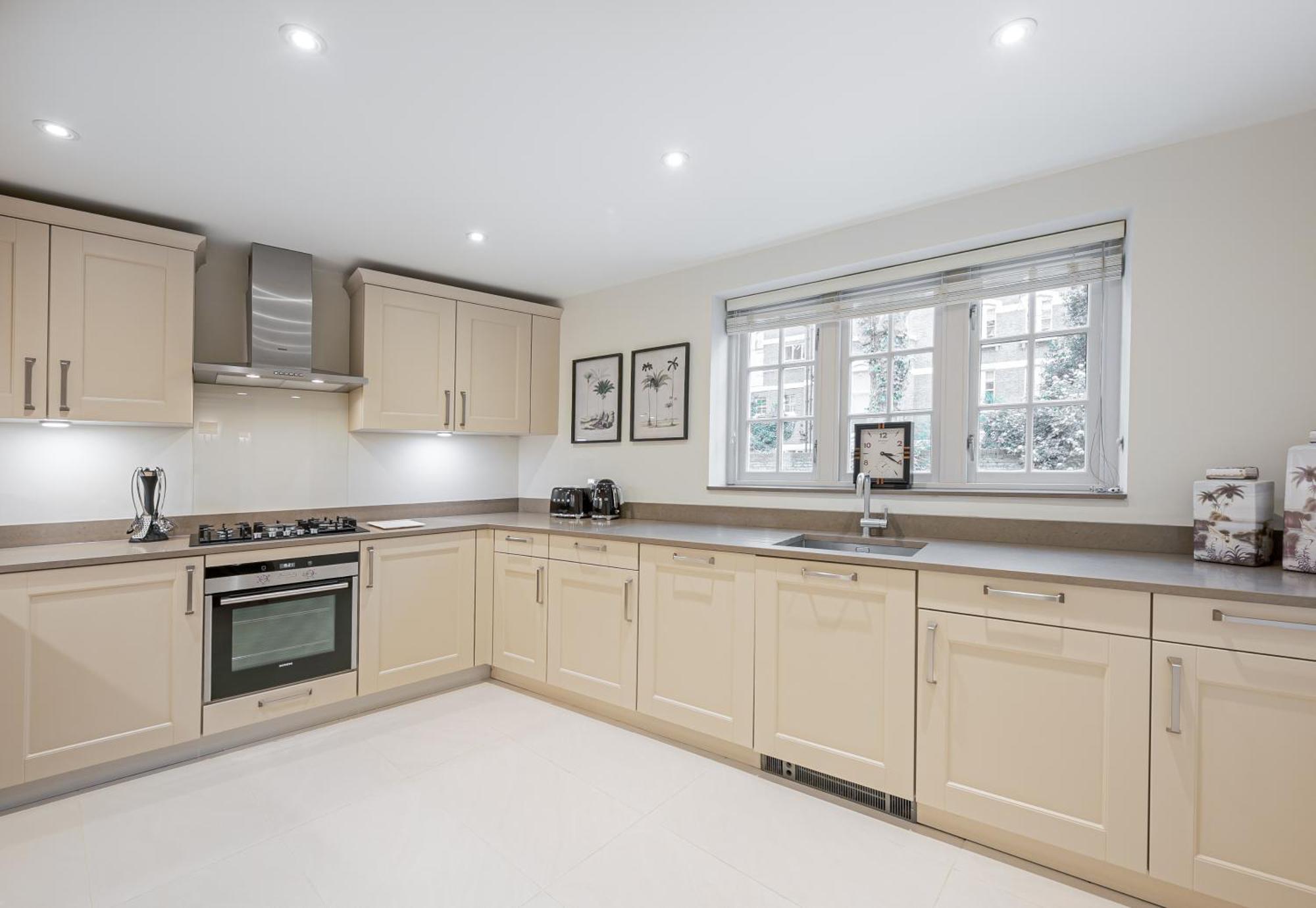 Appartement Modern 3 Bedroom Luxury House With Garage In