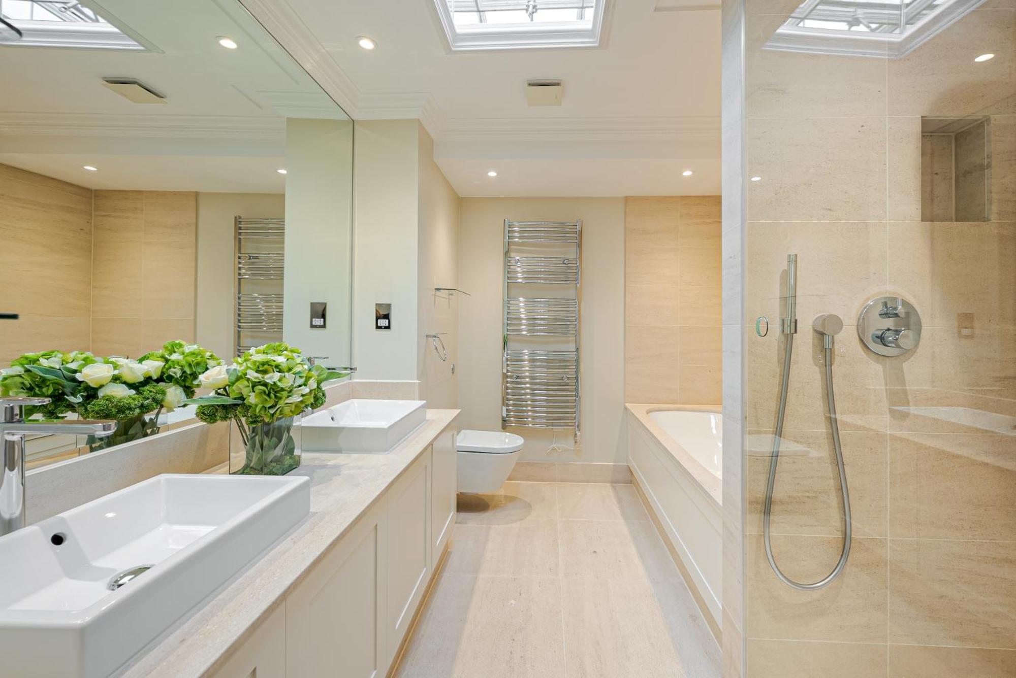 Modern 3 Bedroom Luxury House With Garage In * London