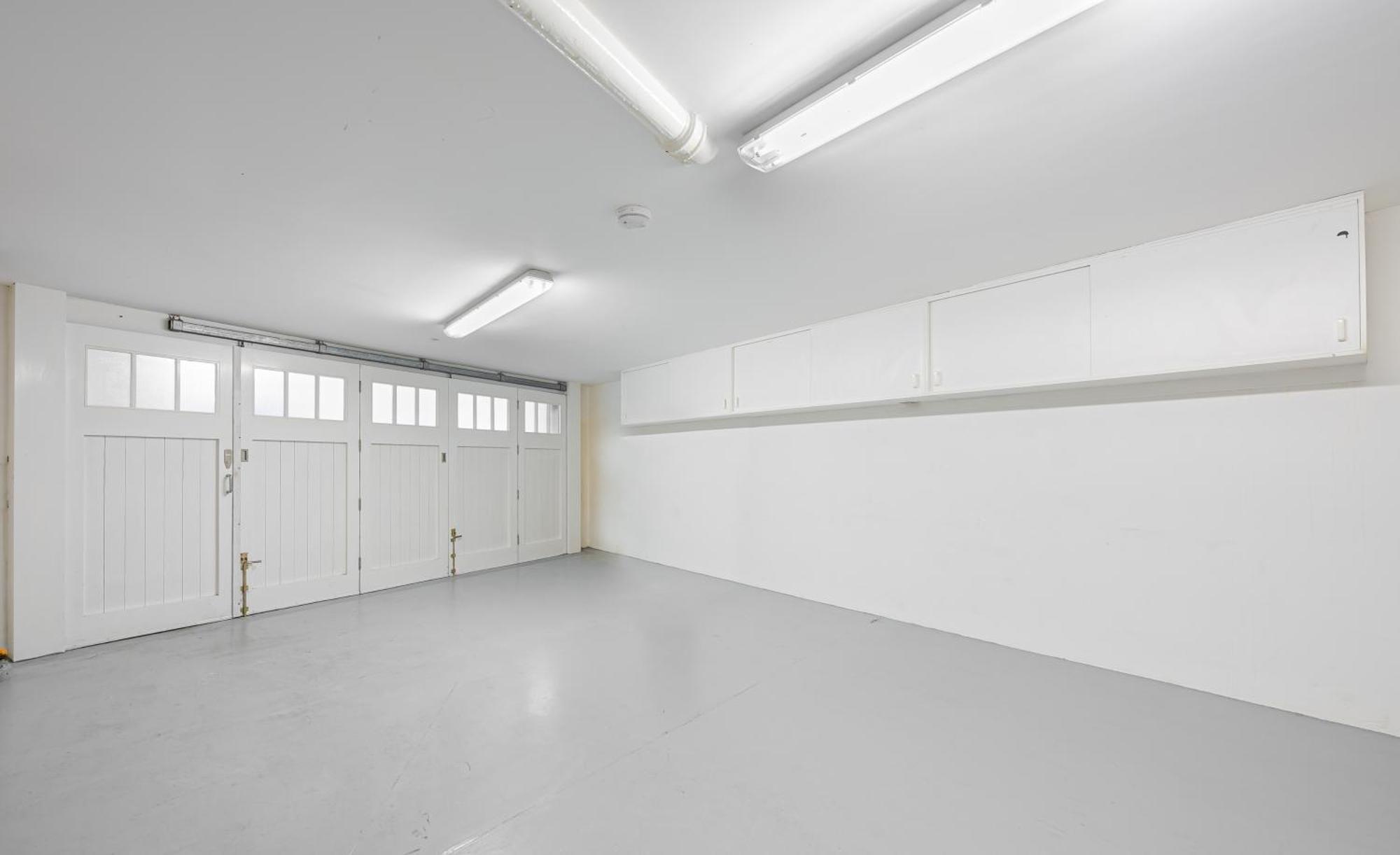 Modern 3 Bedroom Luxury House With Garage In Appartement *