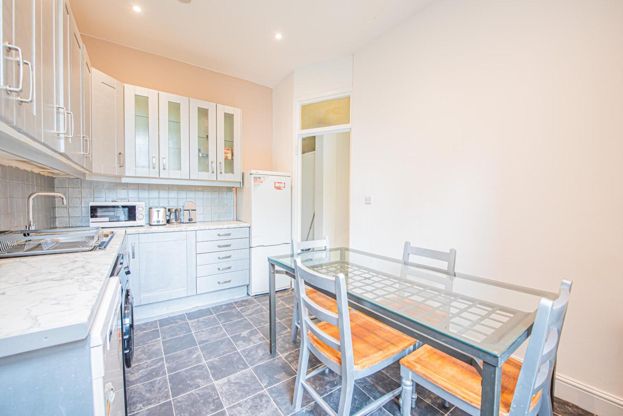 Apartment Charming Homely 3 Bedroom Flat In *
