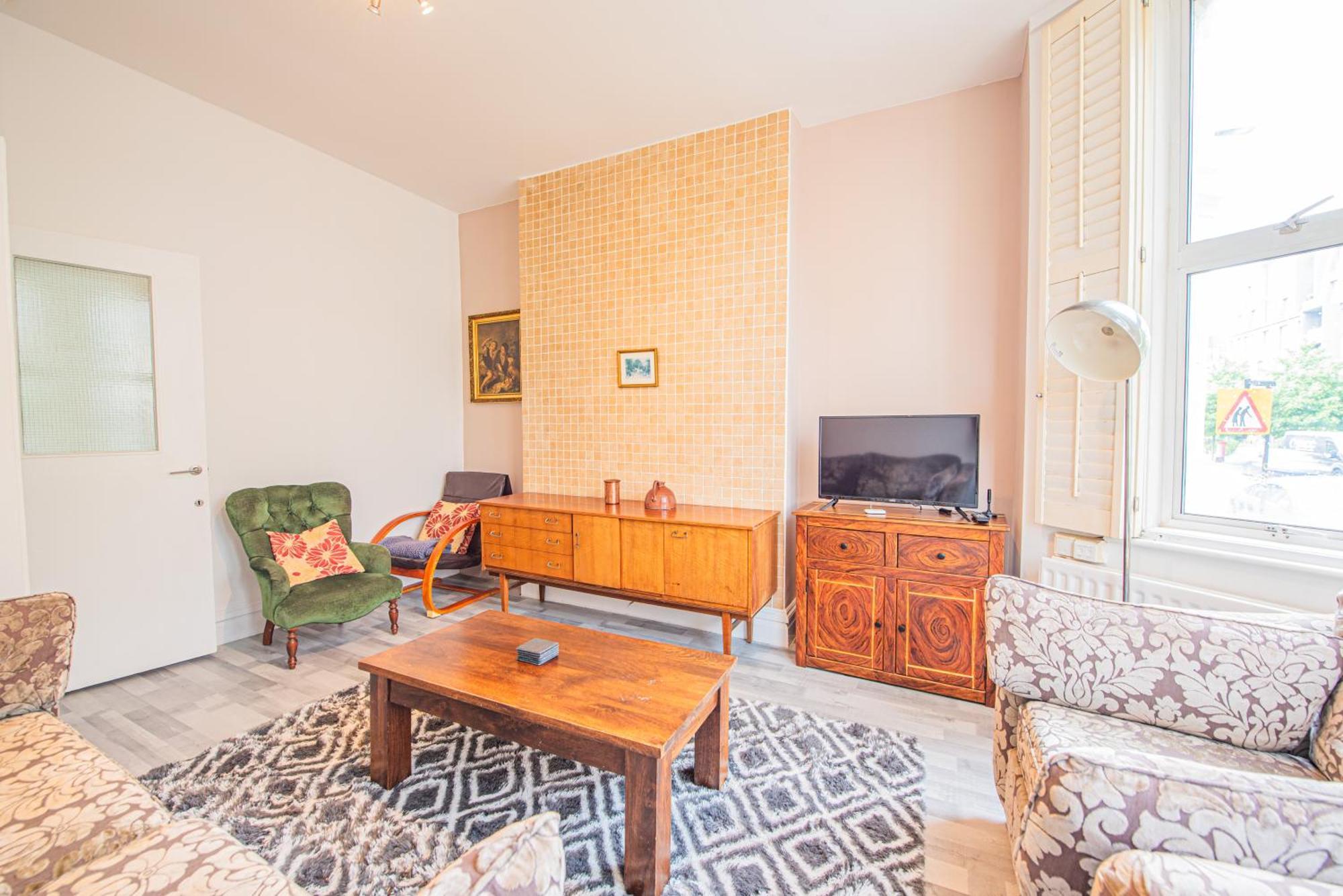 Apartment Charming Homely 3 Bedroom Flat In