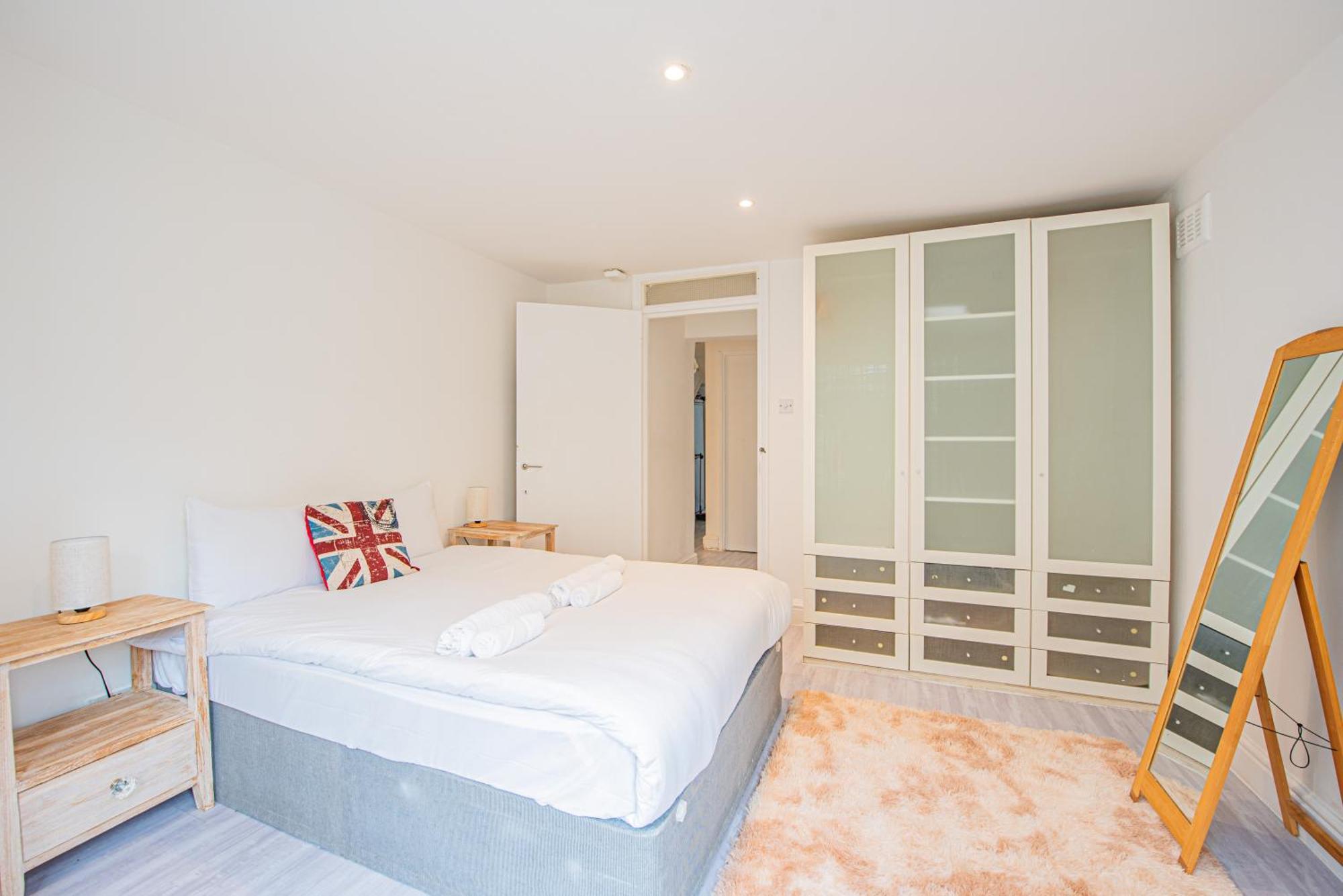 Charming Homely 3 Bedroom Flat In Apartment London