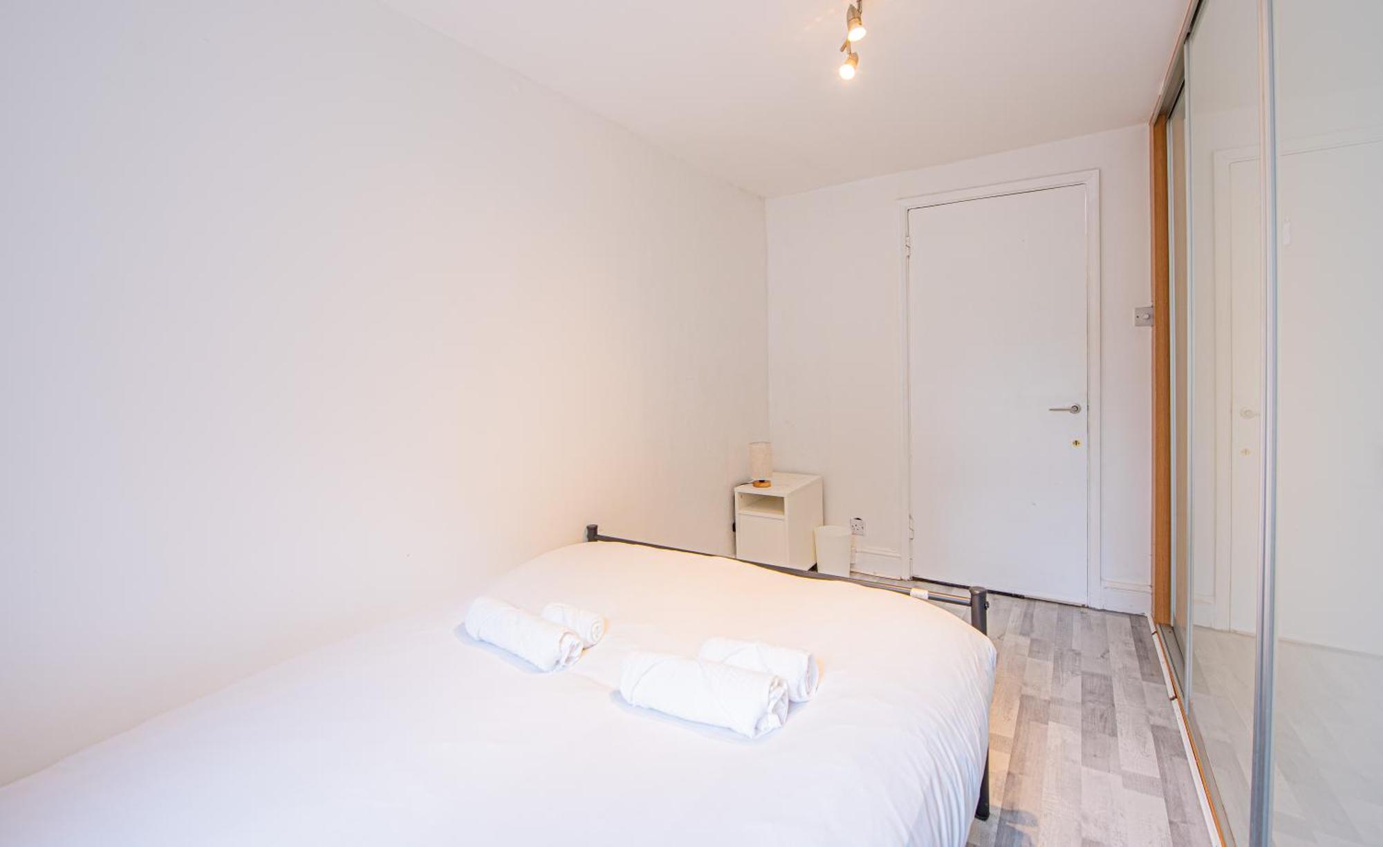 Apartment Charming Homely 3 Bedroom Flat In