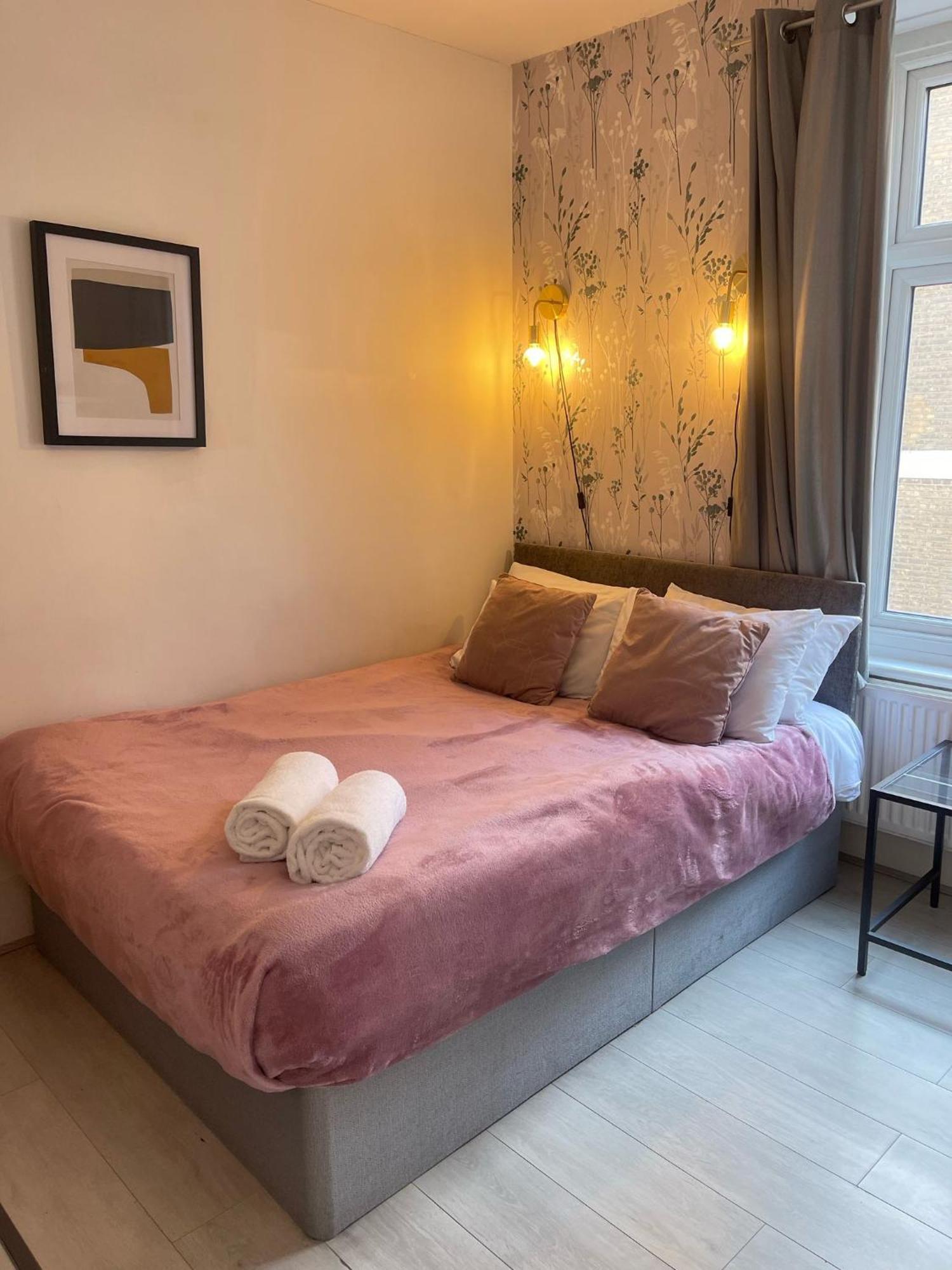 Lovely 2 Bed Flat 2 Floor Miles Leilighet