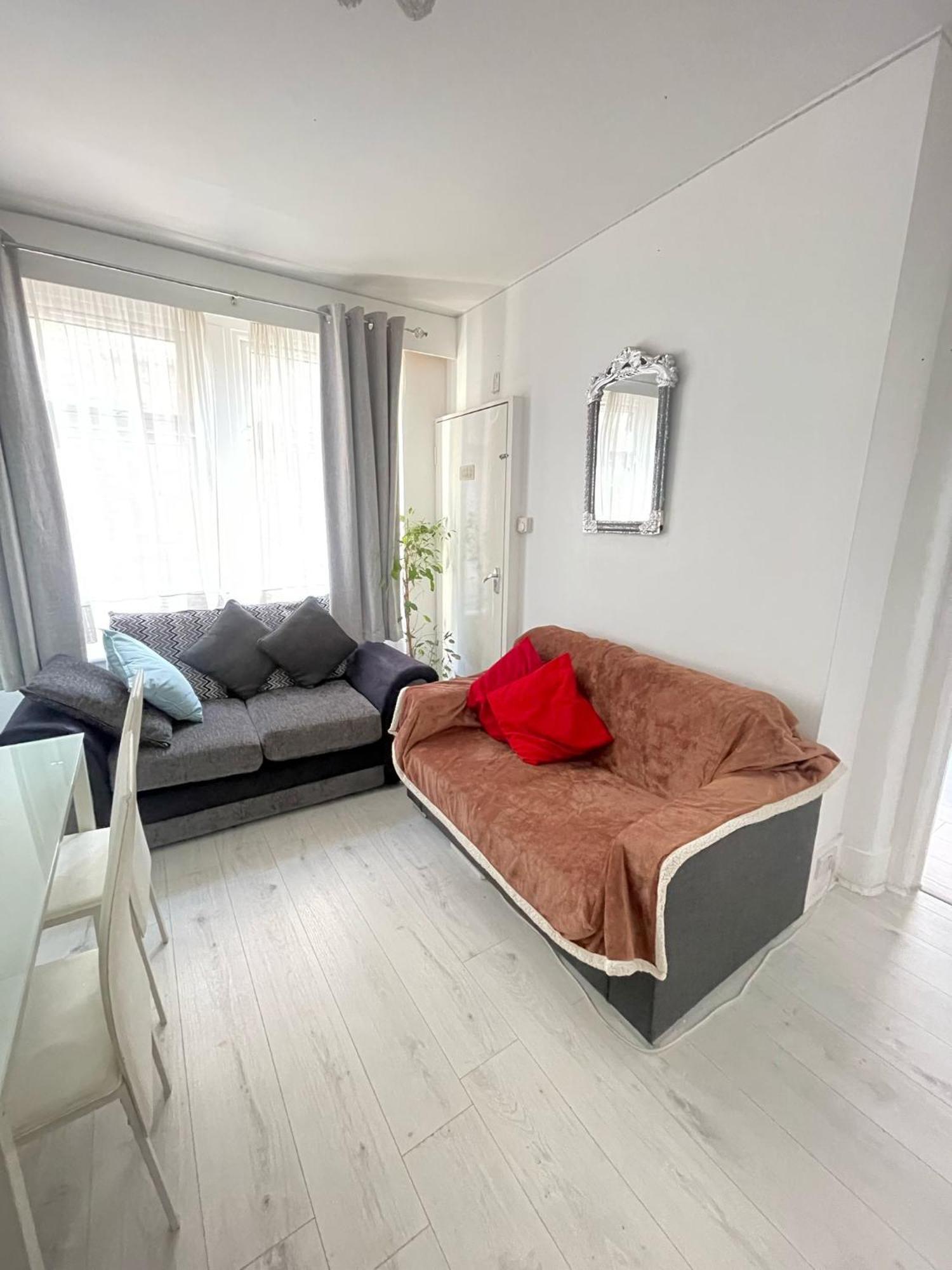 Leilighet Lovely 2 Bed Flat 2 Floor Miles