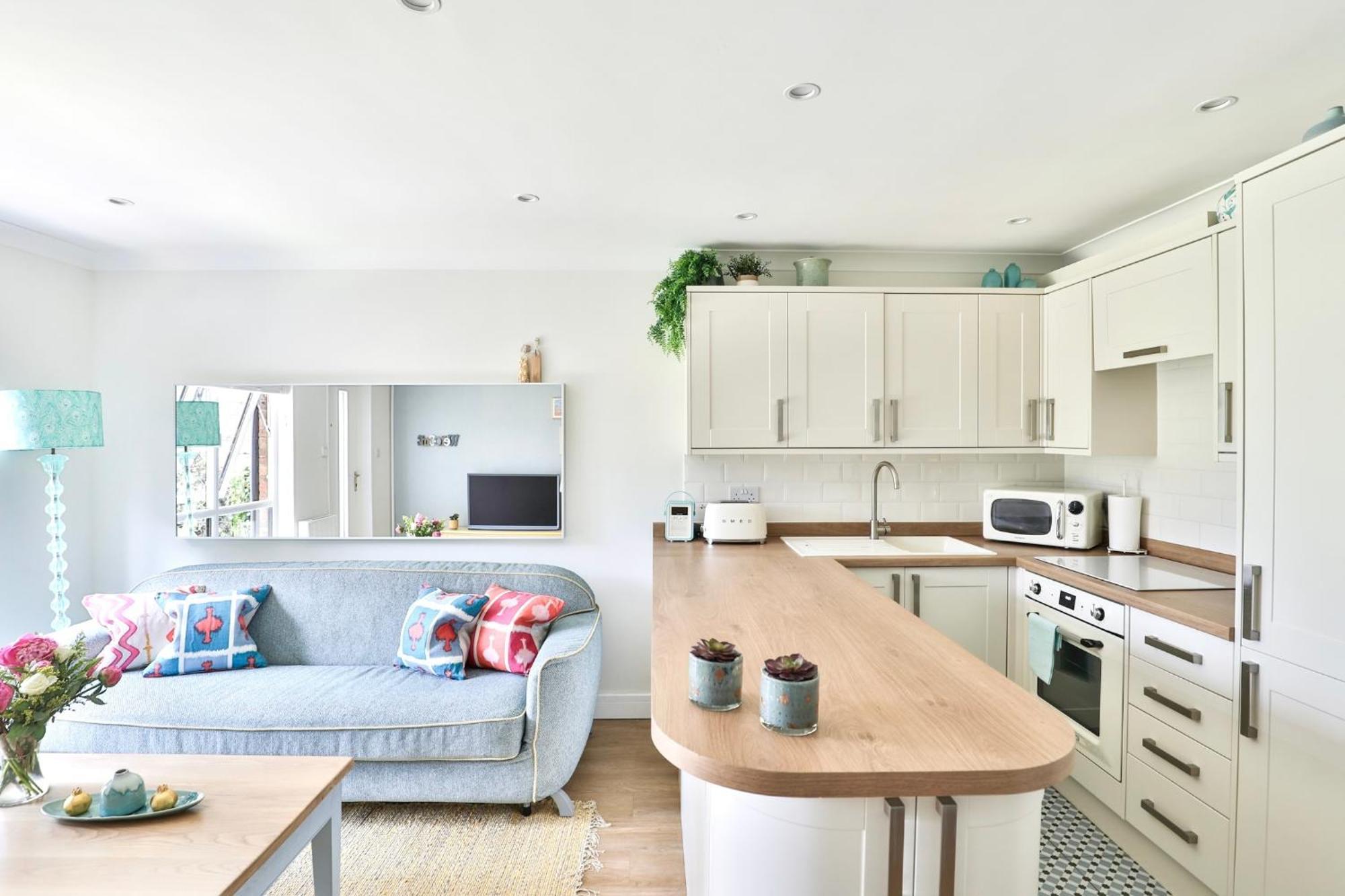 Newly Refurbished Flat With Great Transport Links