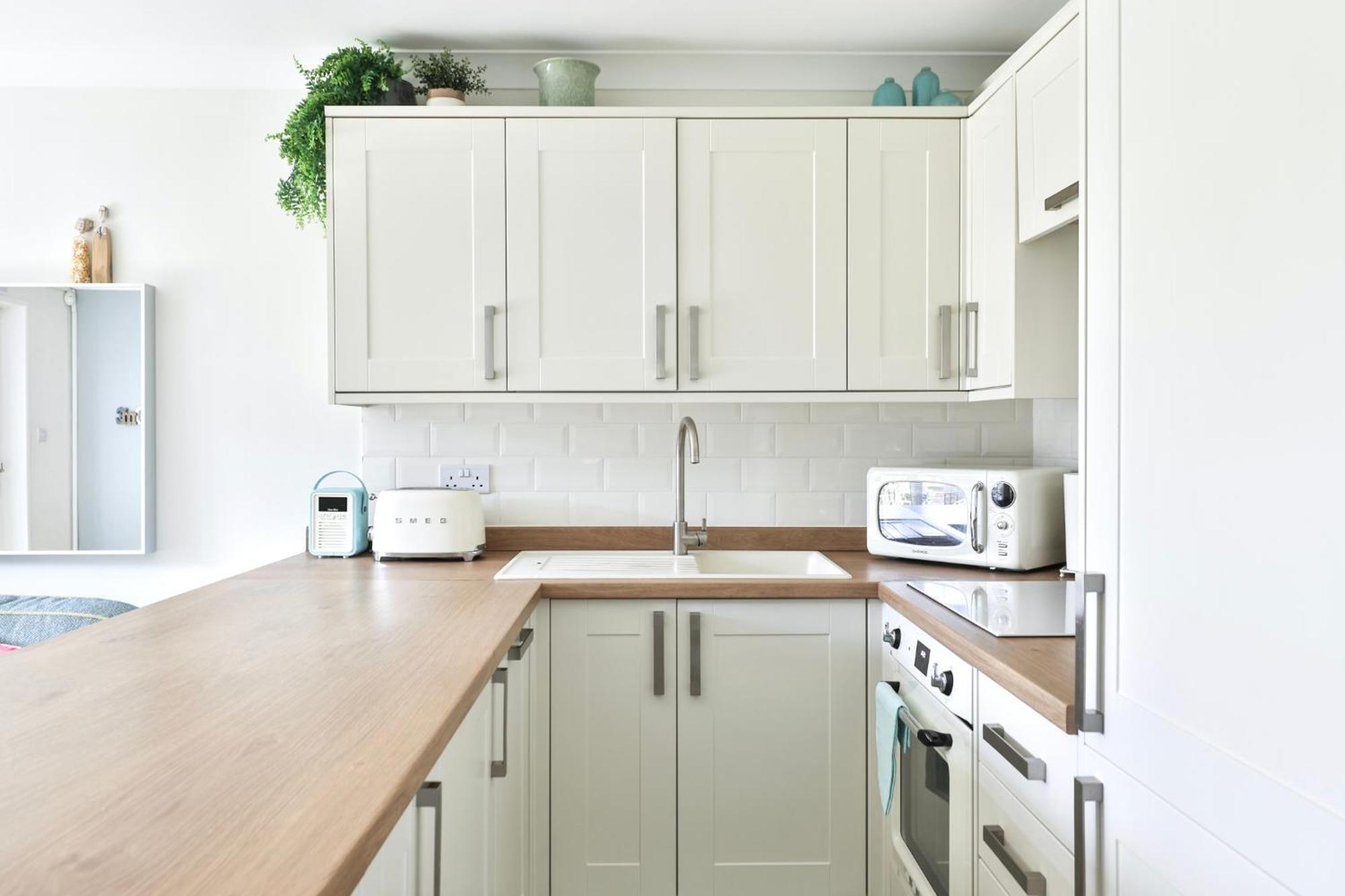 Newly Refurbished Flat With Great Transport Links