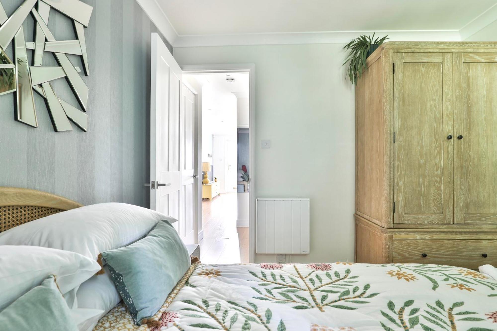 Newly Refurbished Flat With Great Transport Links London