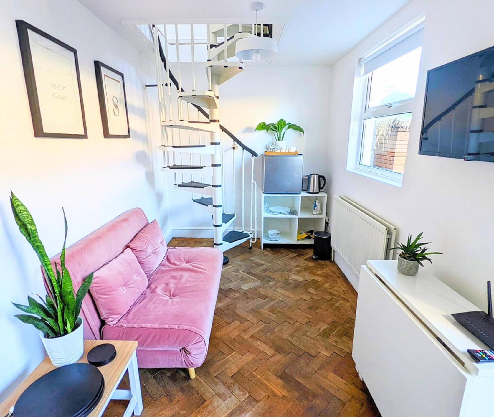 Coach House In Brixton *