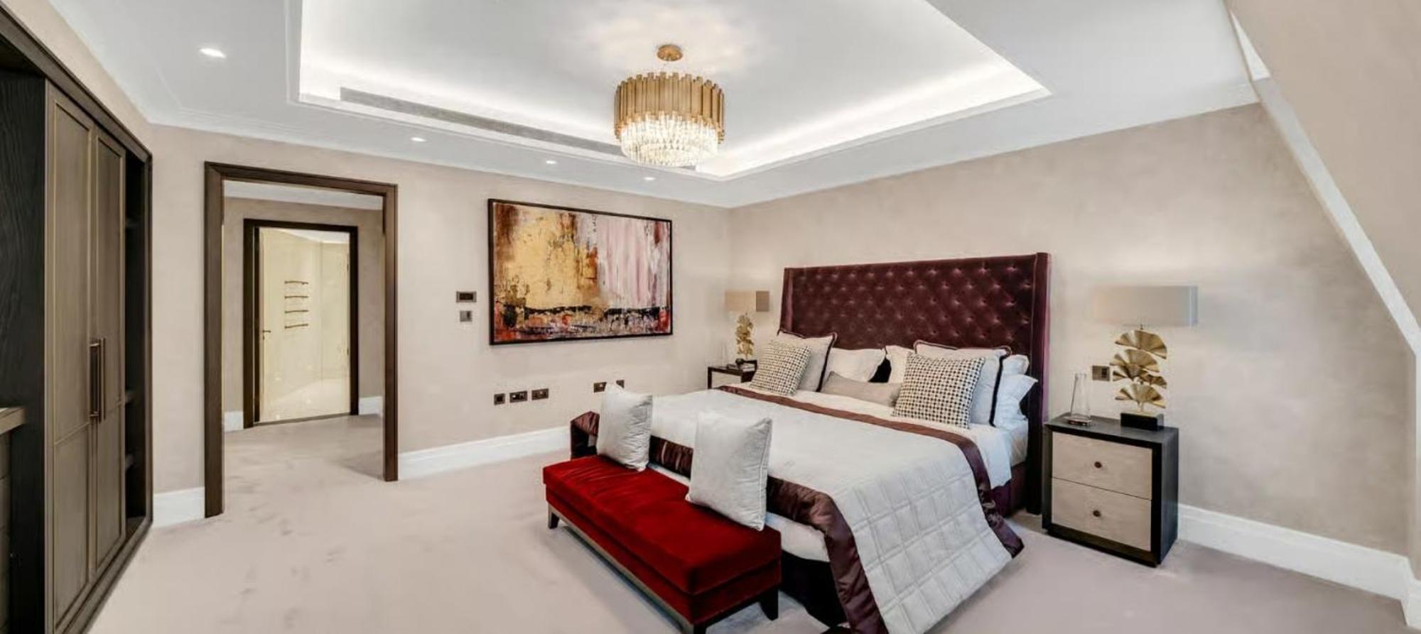 4 Bedrooms Of Comfort And Style In Apartment London