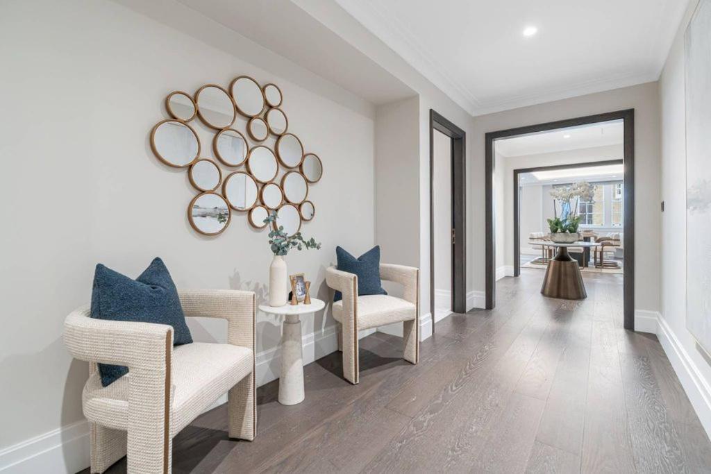 4 Bedrooms Of Comfort And Style In Apartment London