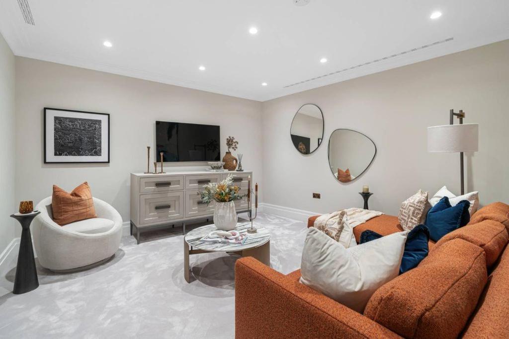 4 Bedrooms Of Comfort And Style In * London