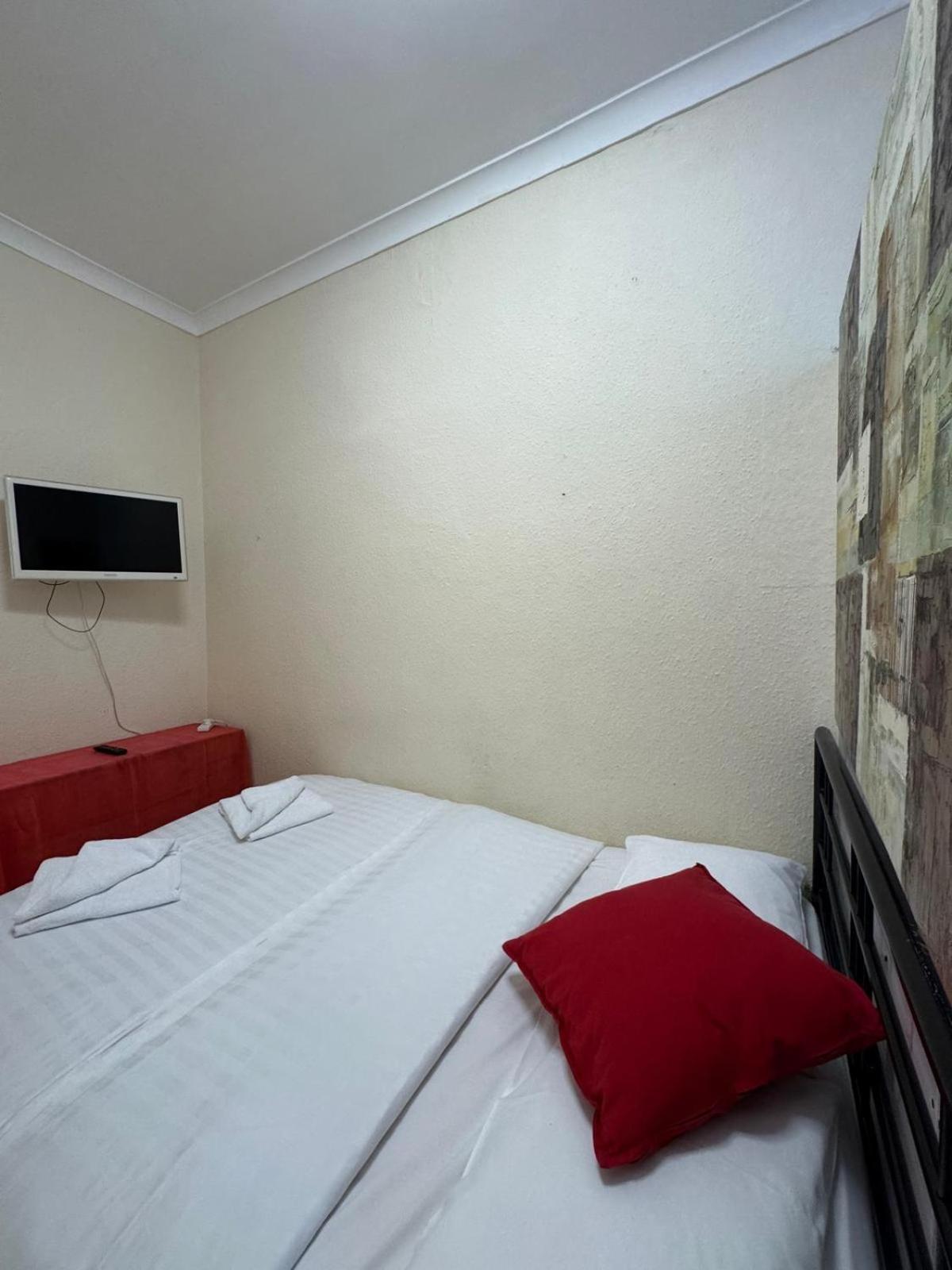 Collingham Place Apartment *