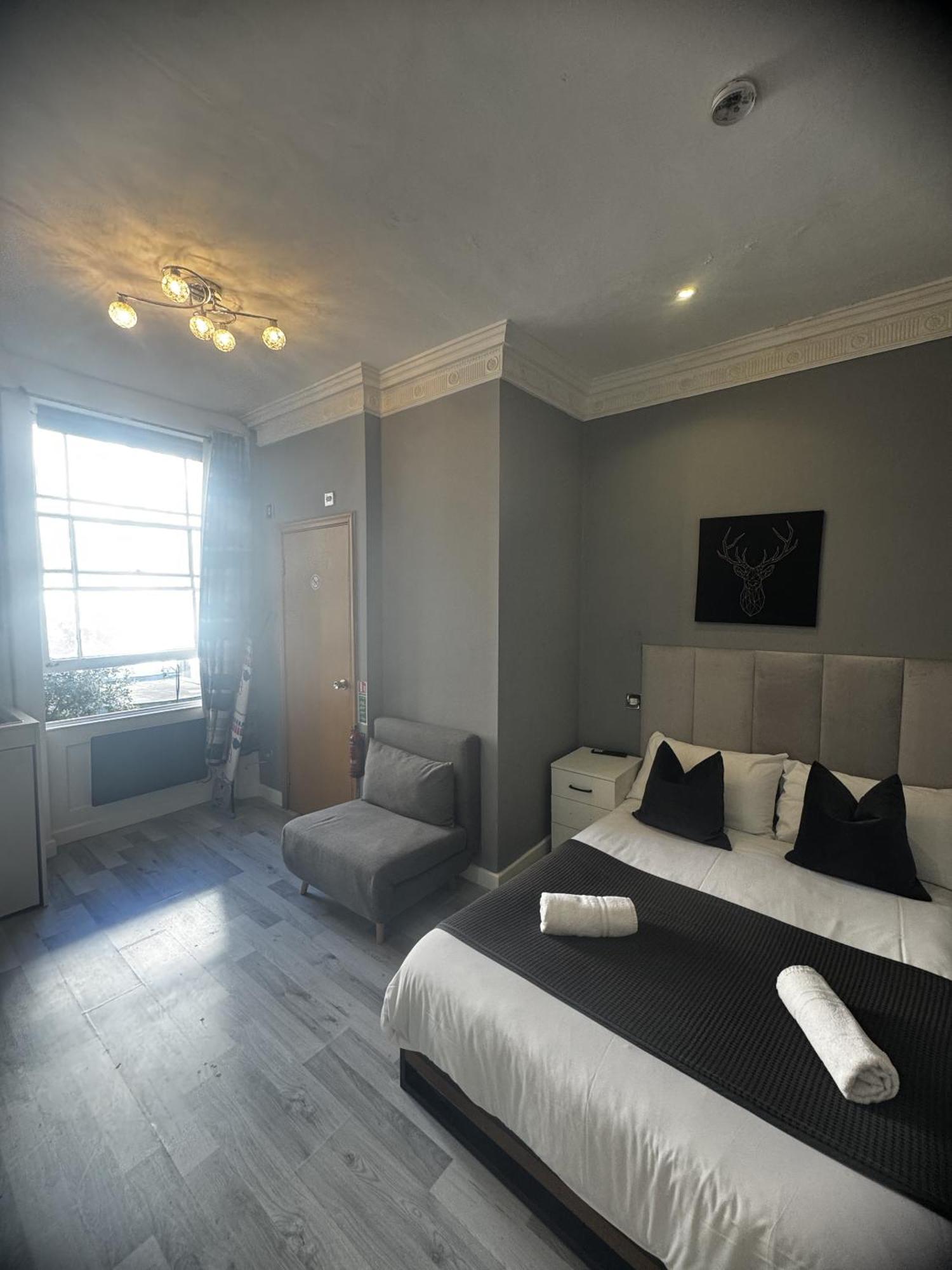 Inverness Terrace * London