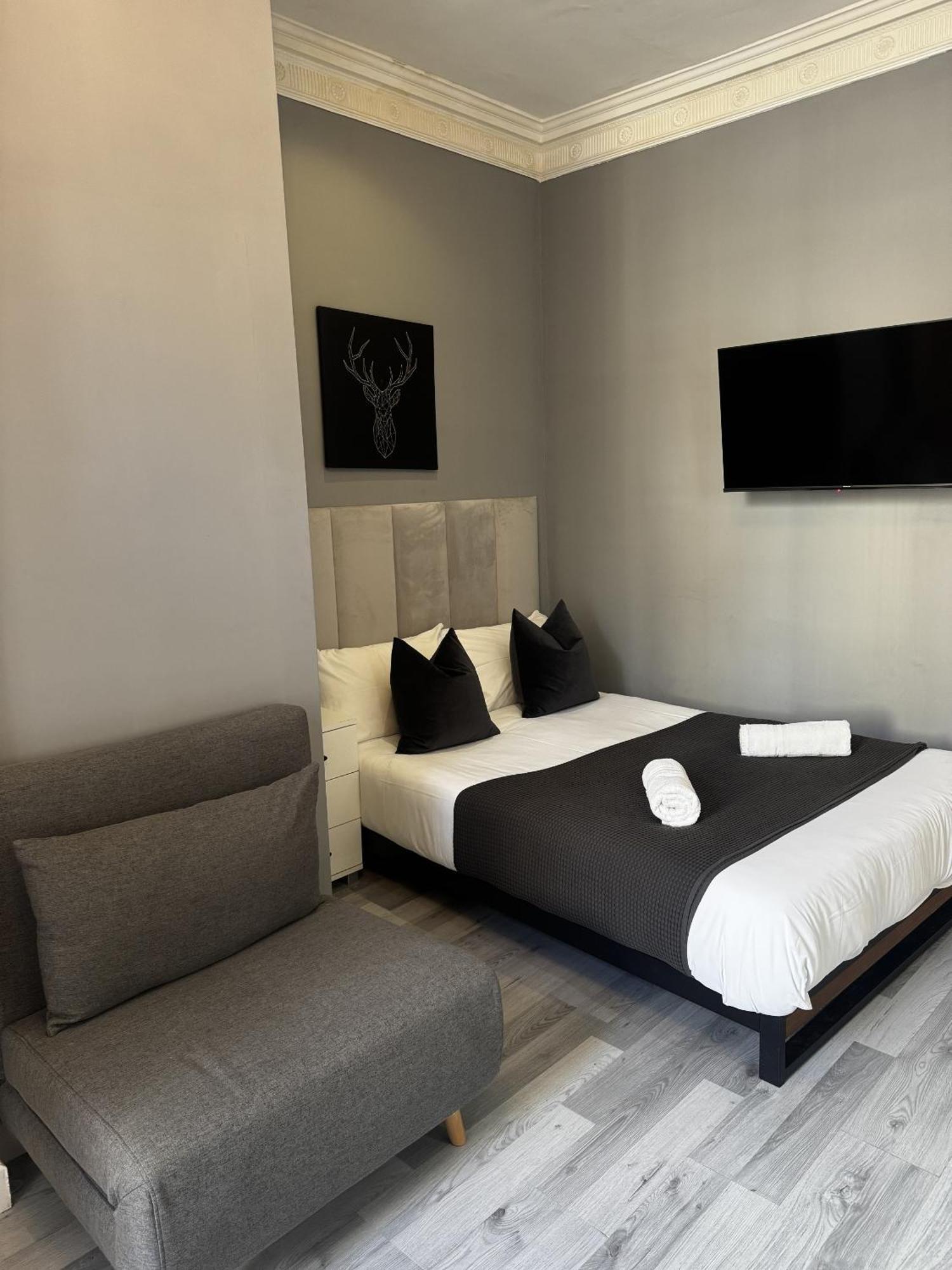 Inverness Terrace * London