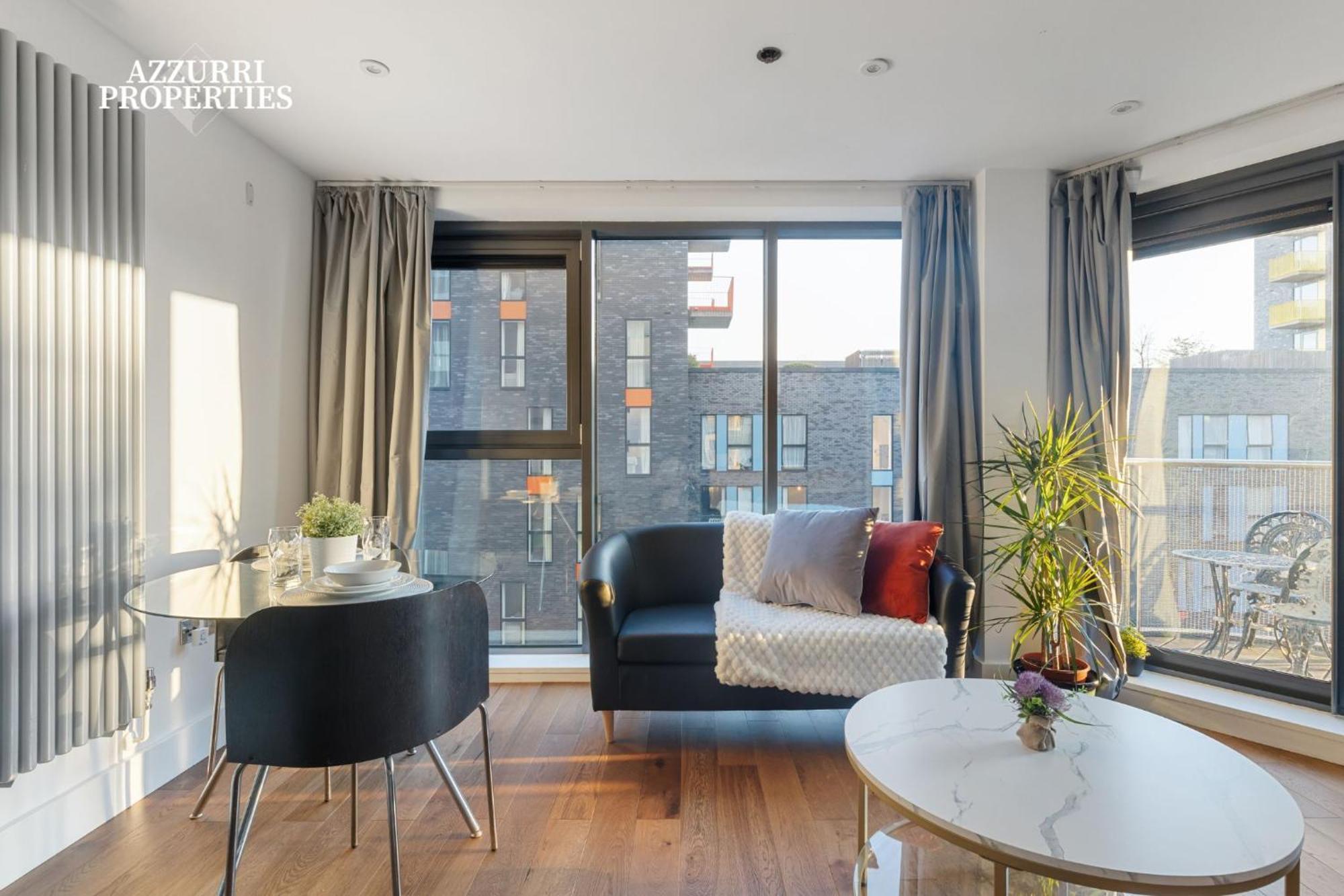 2 Bed Only Five Minutes Walk From Crossharbour Leilighet London