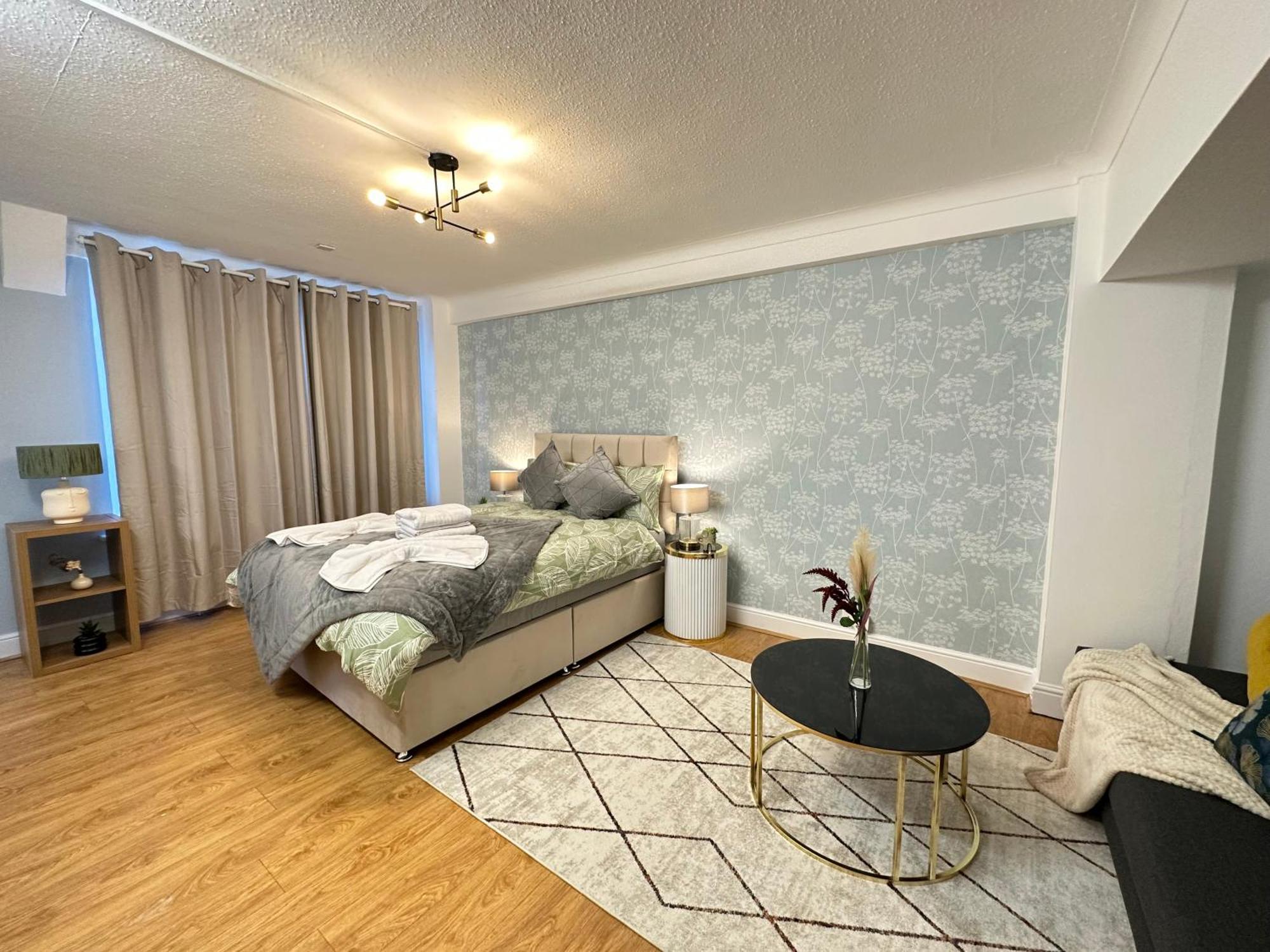 Hyde Park Comfortable Family Apartment