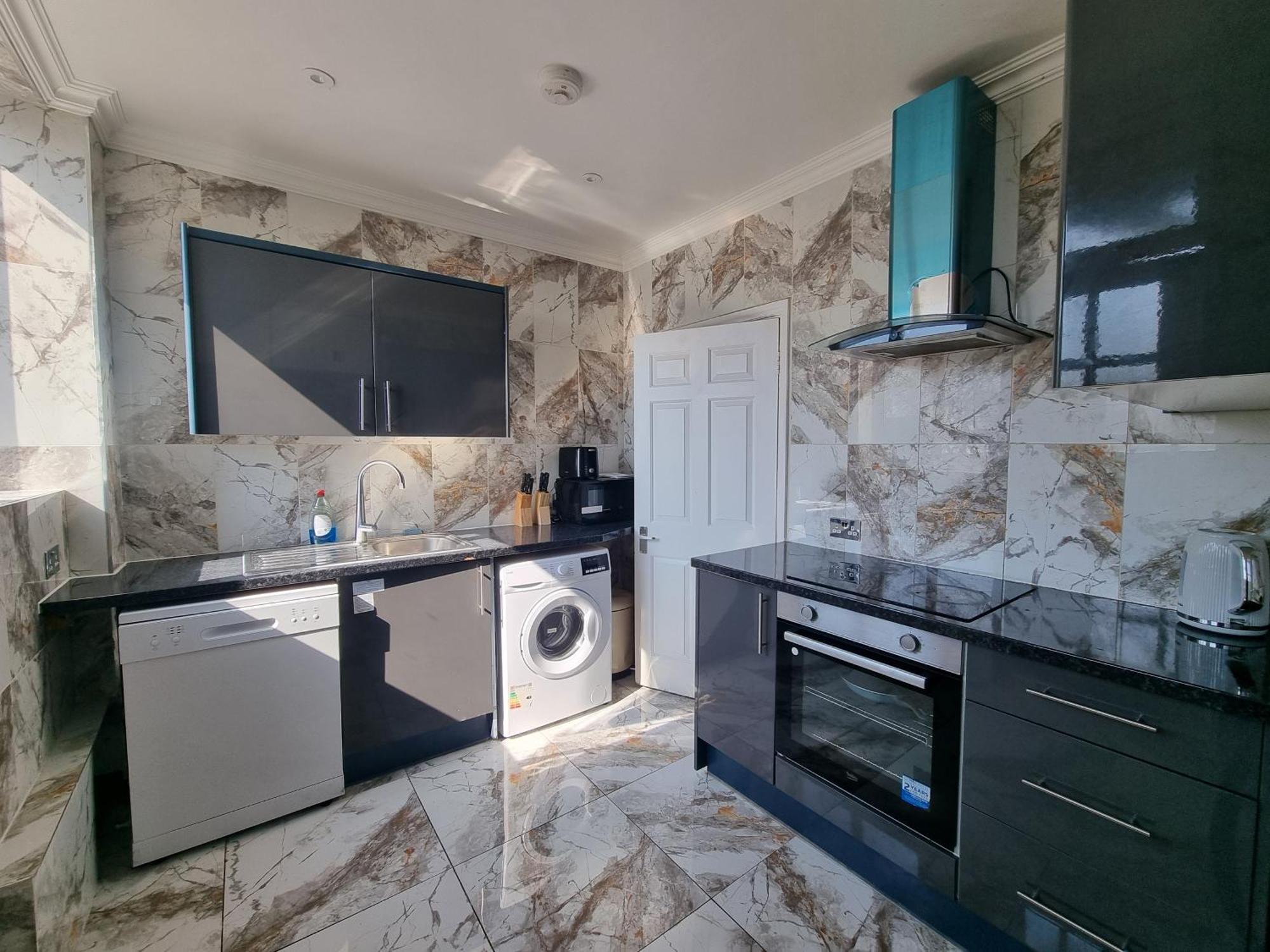 4th Flr Fantastic 3 Bedroom Flat In W2-g15