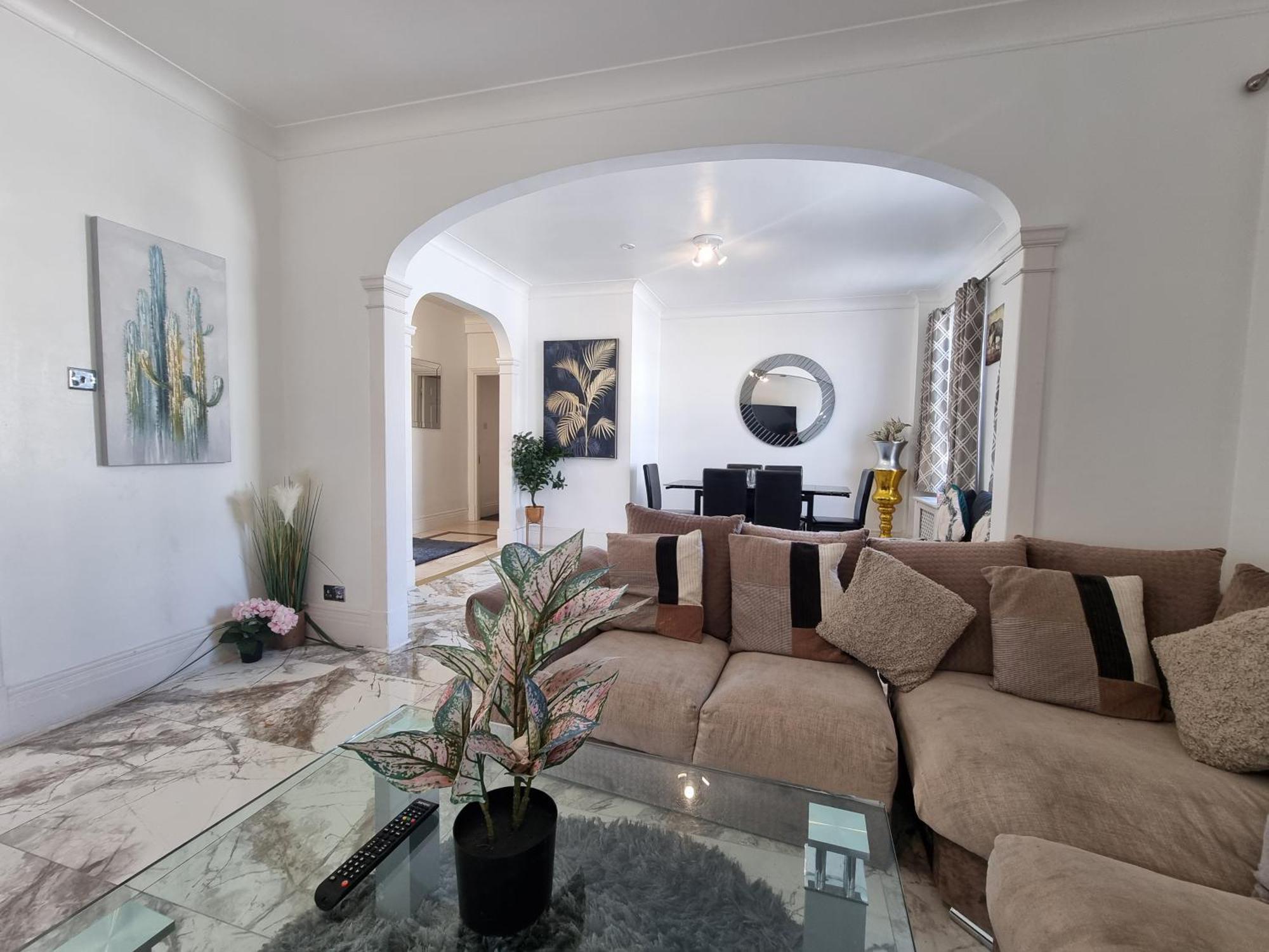 4th Flr Fantastic 3 Bedroom Flat In W2-g15 Apartment