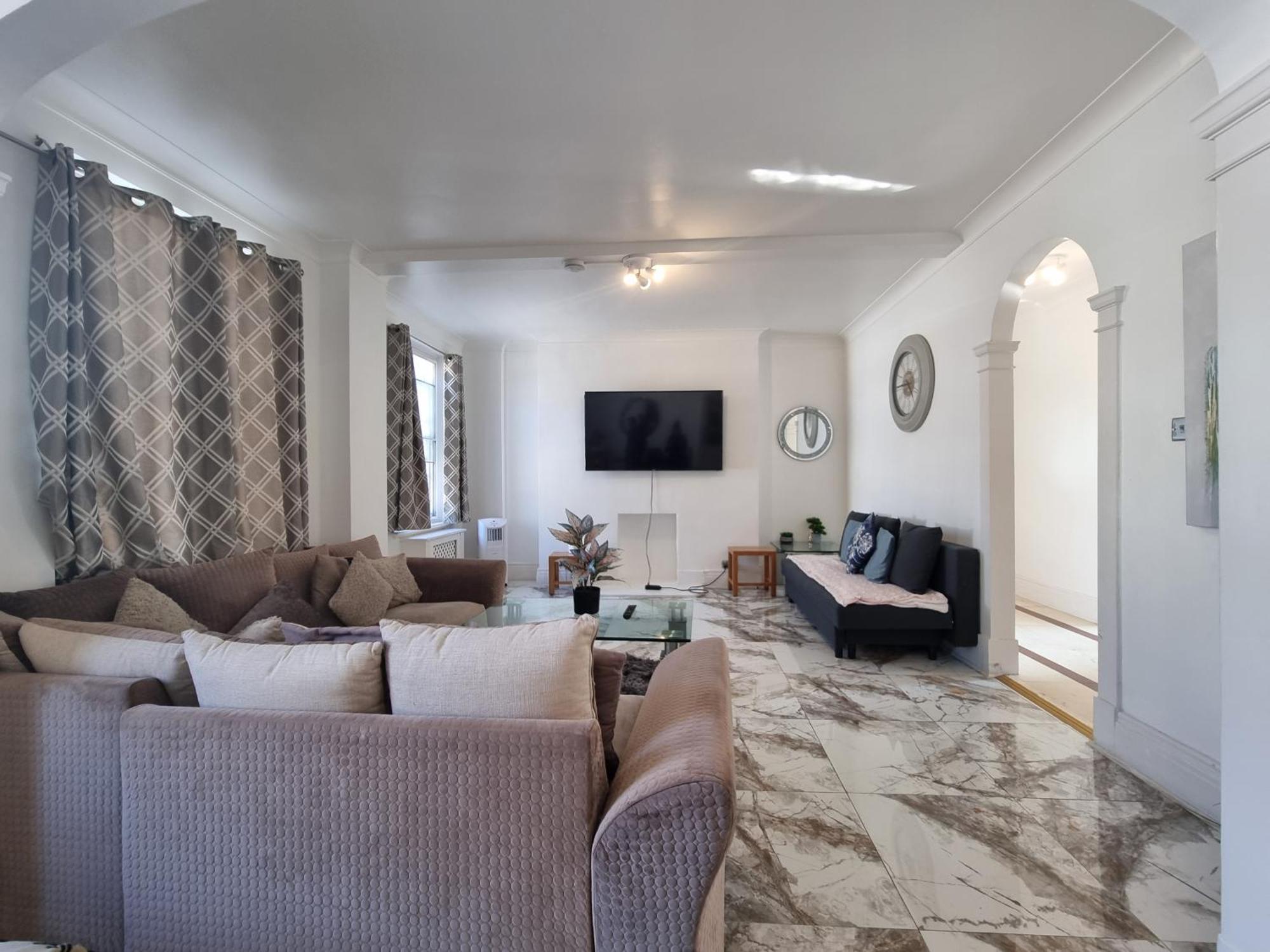 4th Flr Fantastic 3 Bedroom Flat In W2-g15 Apartment *
