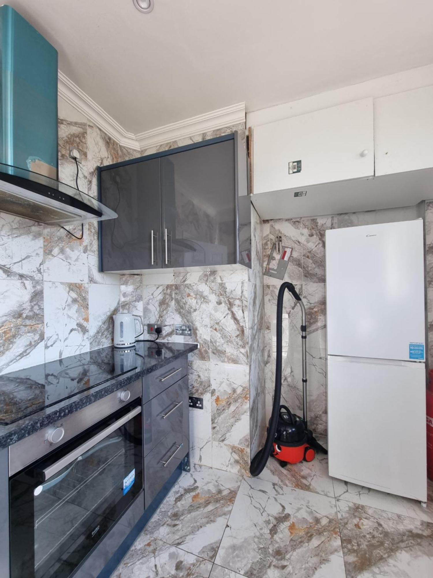 Apartment 4th Flr Fantastic 3 Bedroom Flat In W2-g15 *