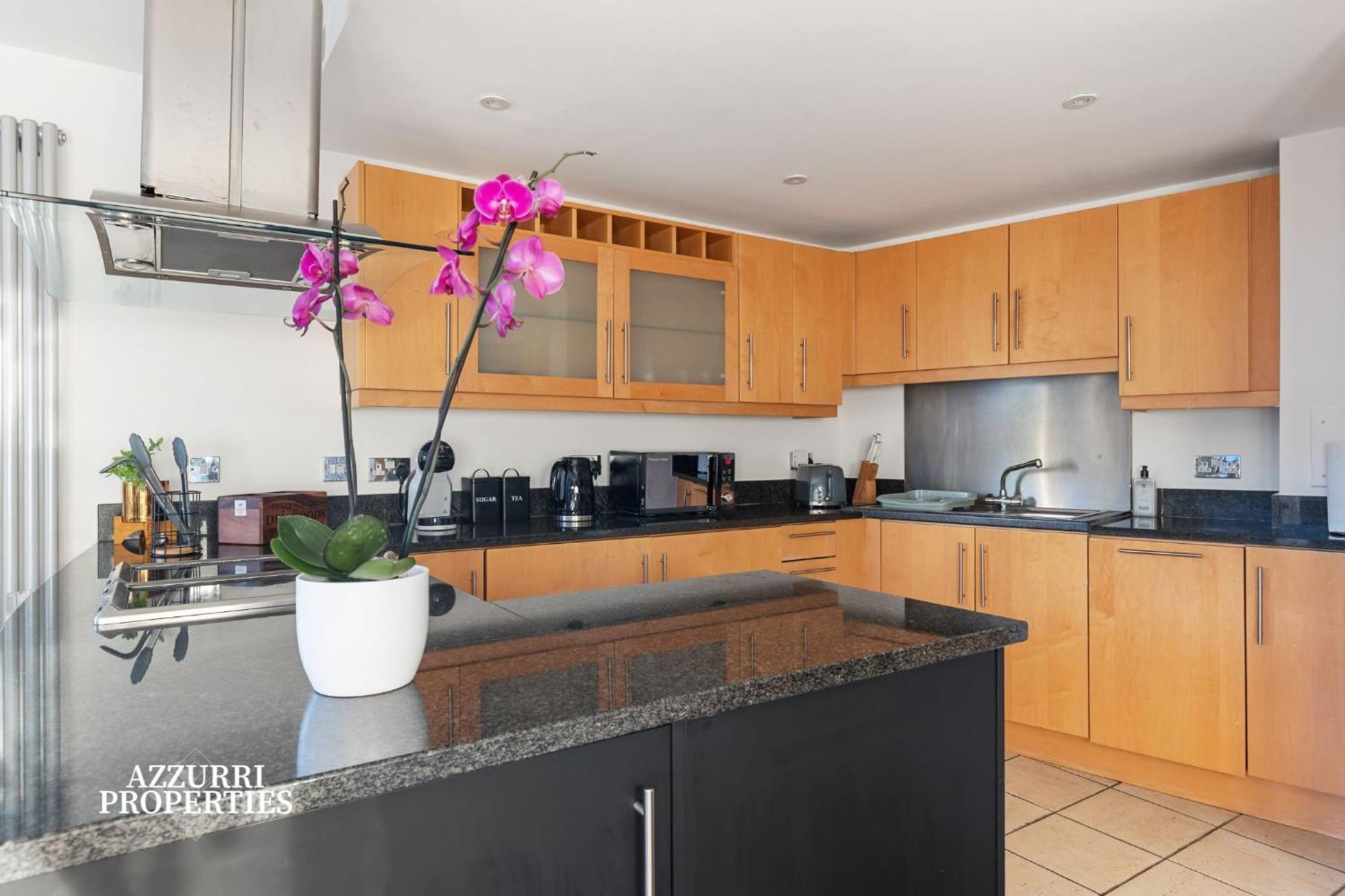2 Bed Only Five Minutes Walk From Crossharbour Leilighet London
