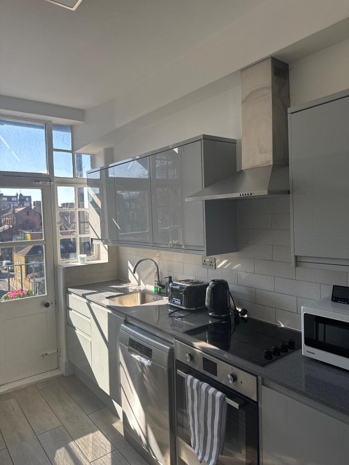 Queensway Dream, Hyde Park Apartment