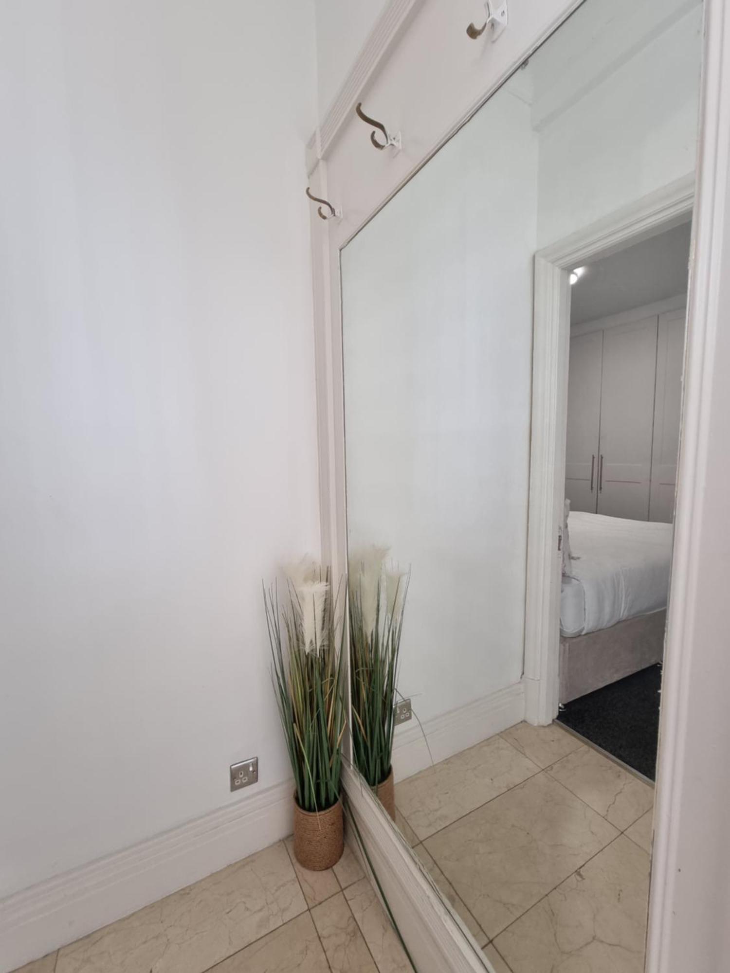 Apartment 4th Flr Fantastic 3 Bedroom Flat In W2-g15