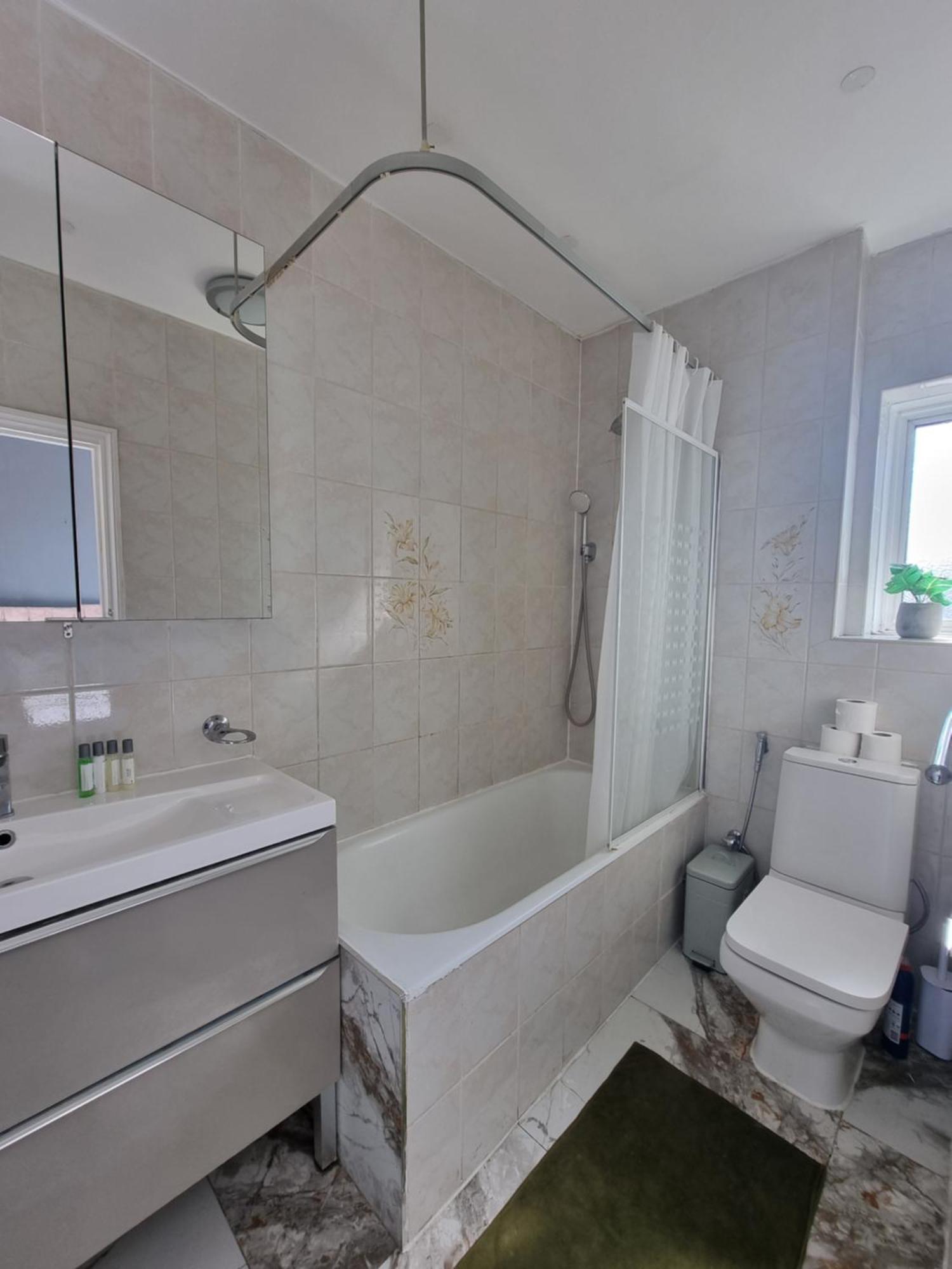 Apartment 4th Flr Fantastic 3 Bedroom Flat In W2-g15 *