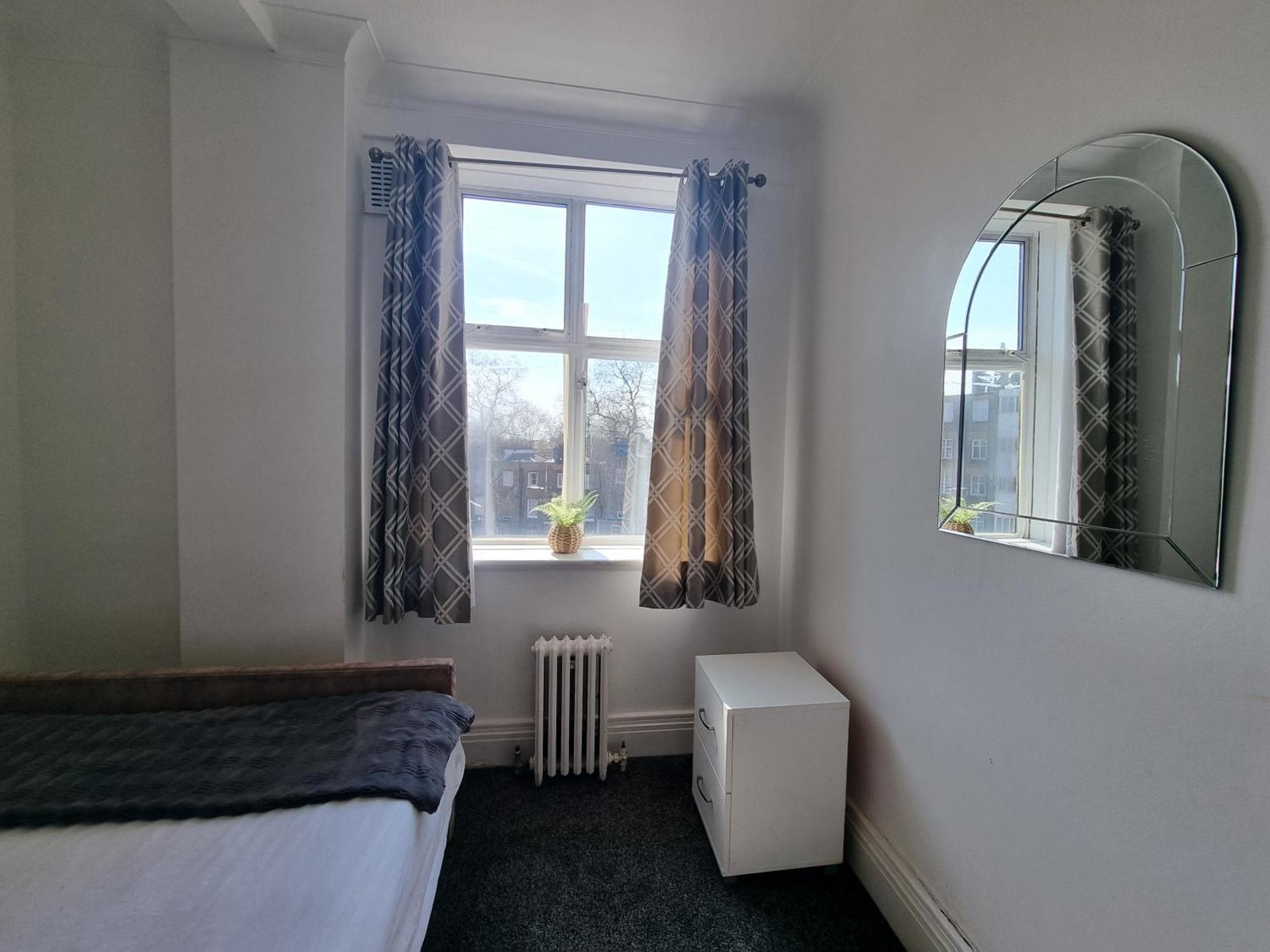 4th Flr Fantastic 3 Bedroom Flat In W2-g15
