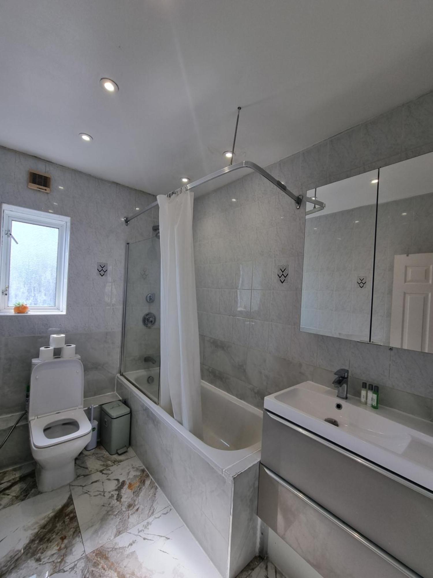 Apartment 4th Flr Fantastic 3 Bedroom Flat In W2-g15 *