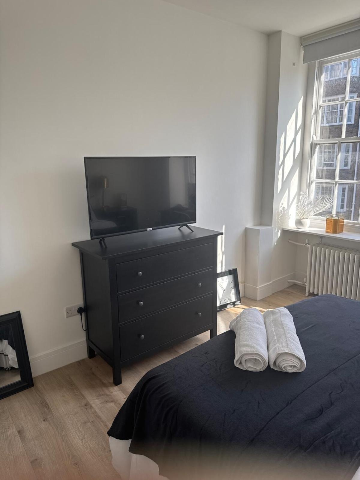Queensway Dream, Hyde Park Apartment London