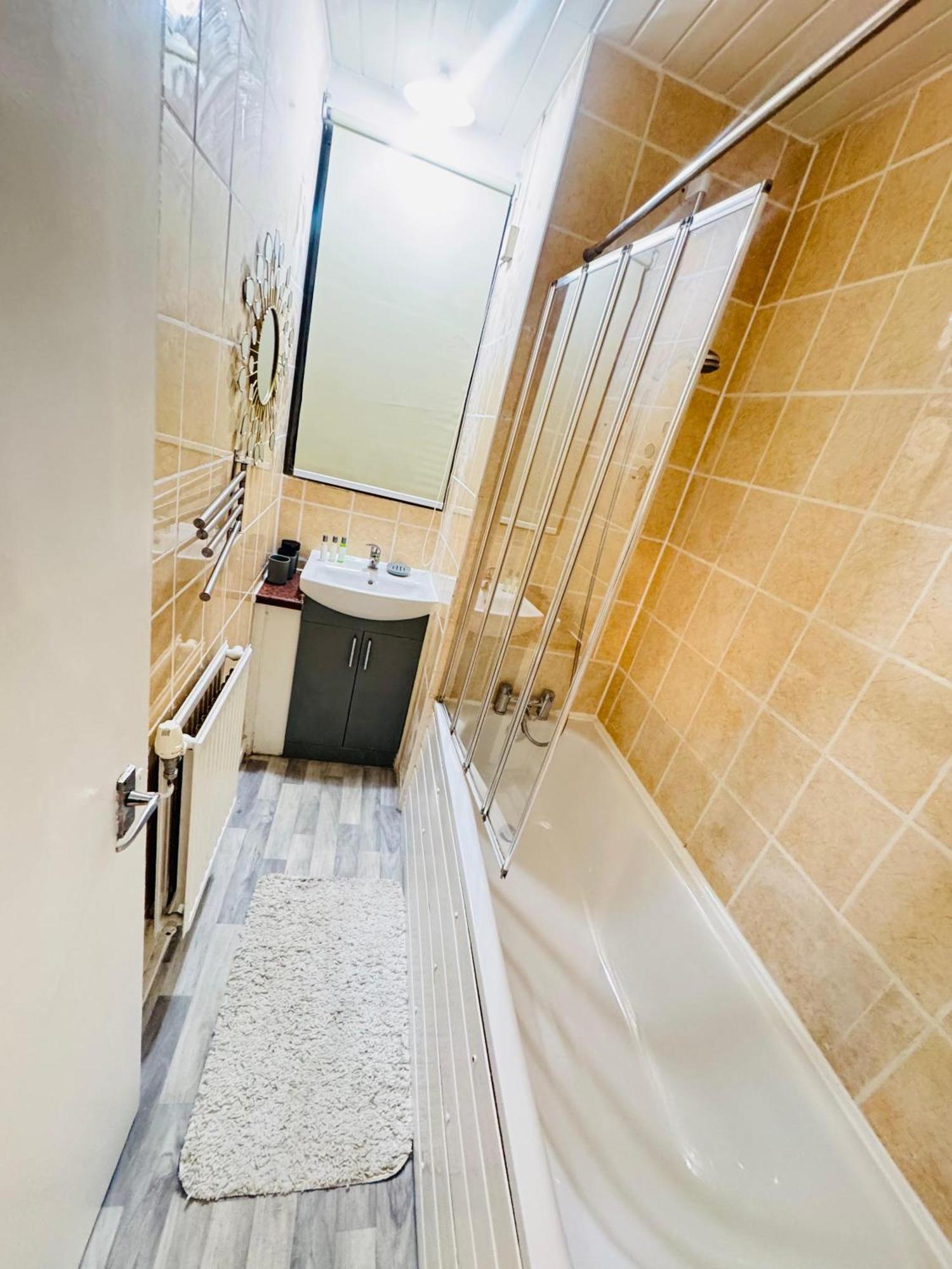 Two Bedroom In Paddington Apartment London