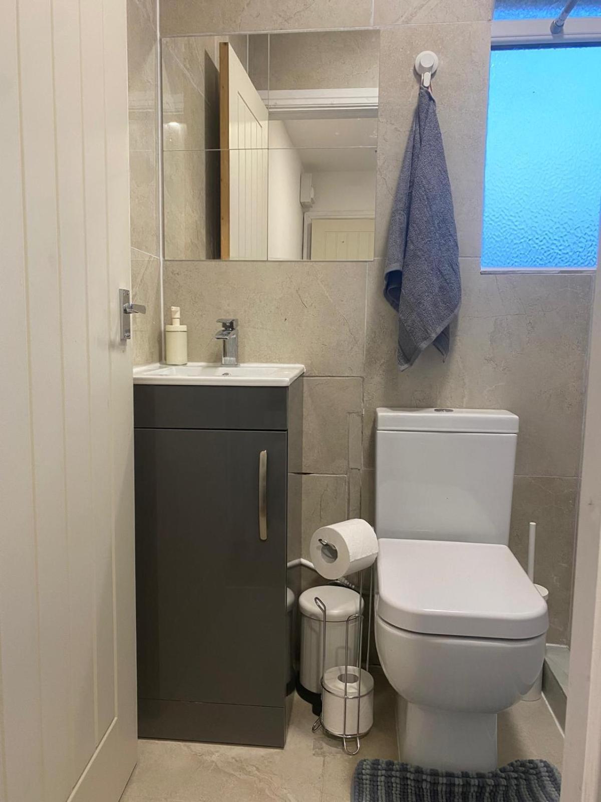 Comfy Private Wembley Stadium 6 Minutes Away Homestay London