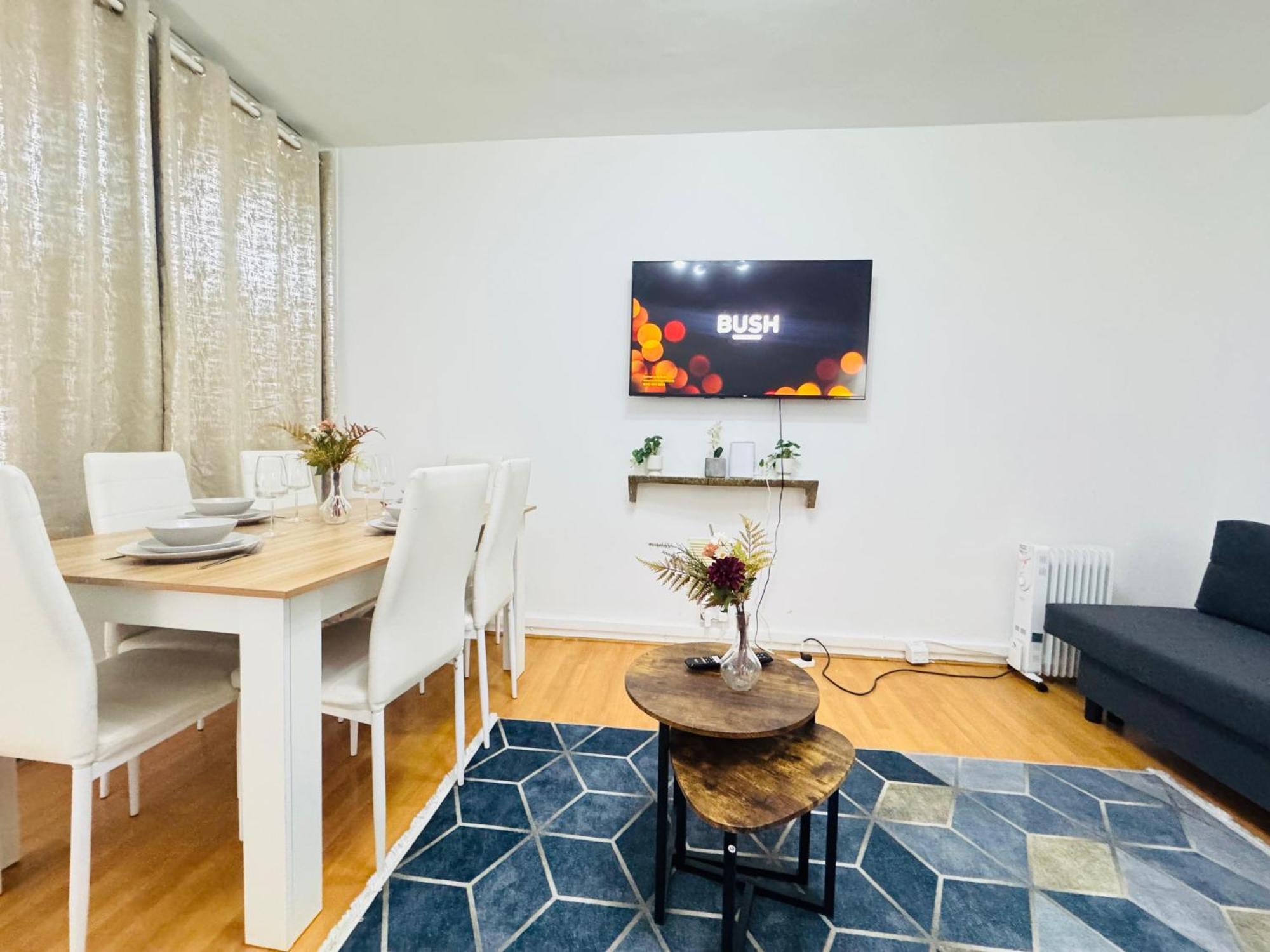 Two Bedroom In Paddington Apartment *