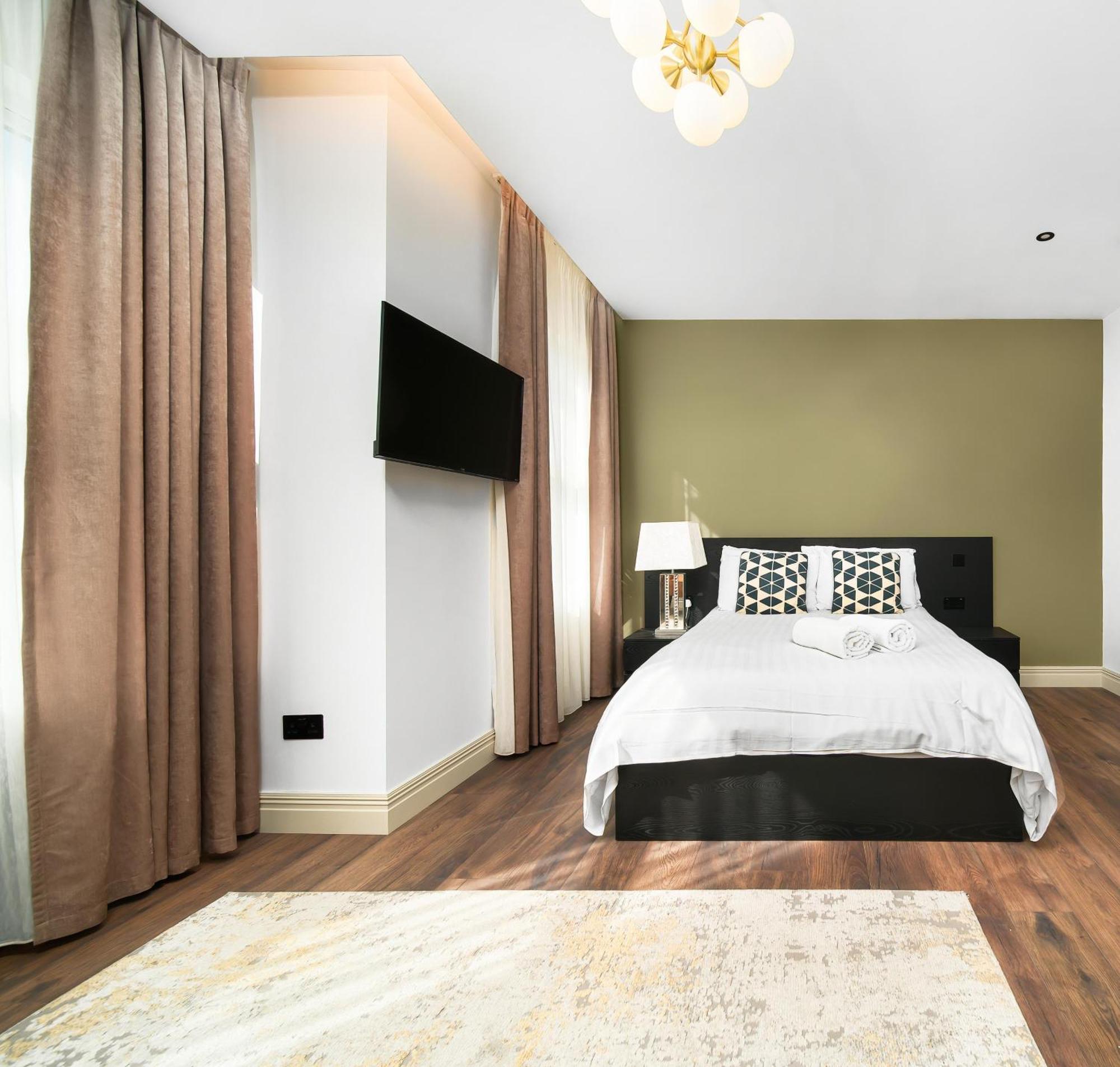 The Turrets, Willesden Apartment