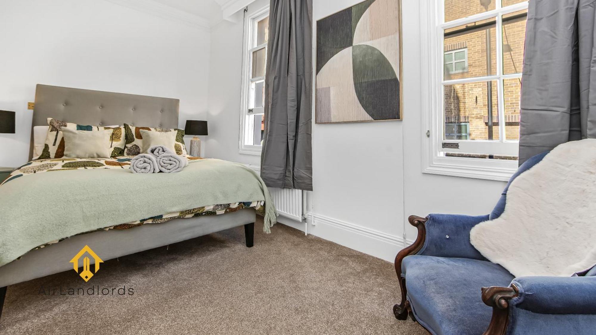 Exceptional 4 Bedroom House Paddington Station! Holiday home