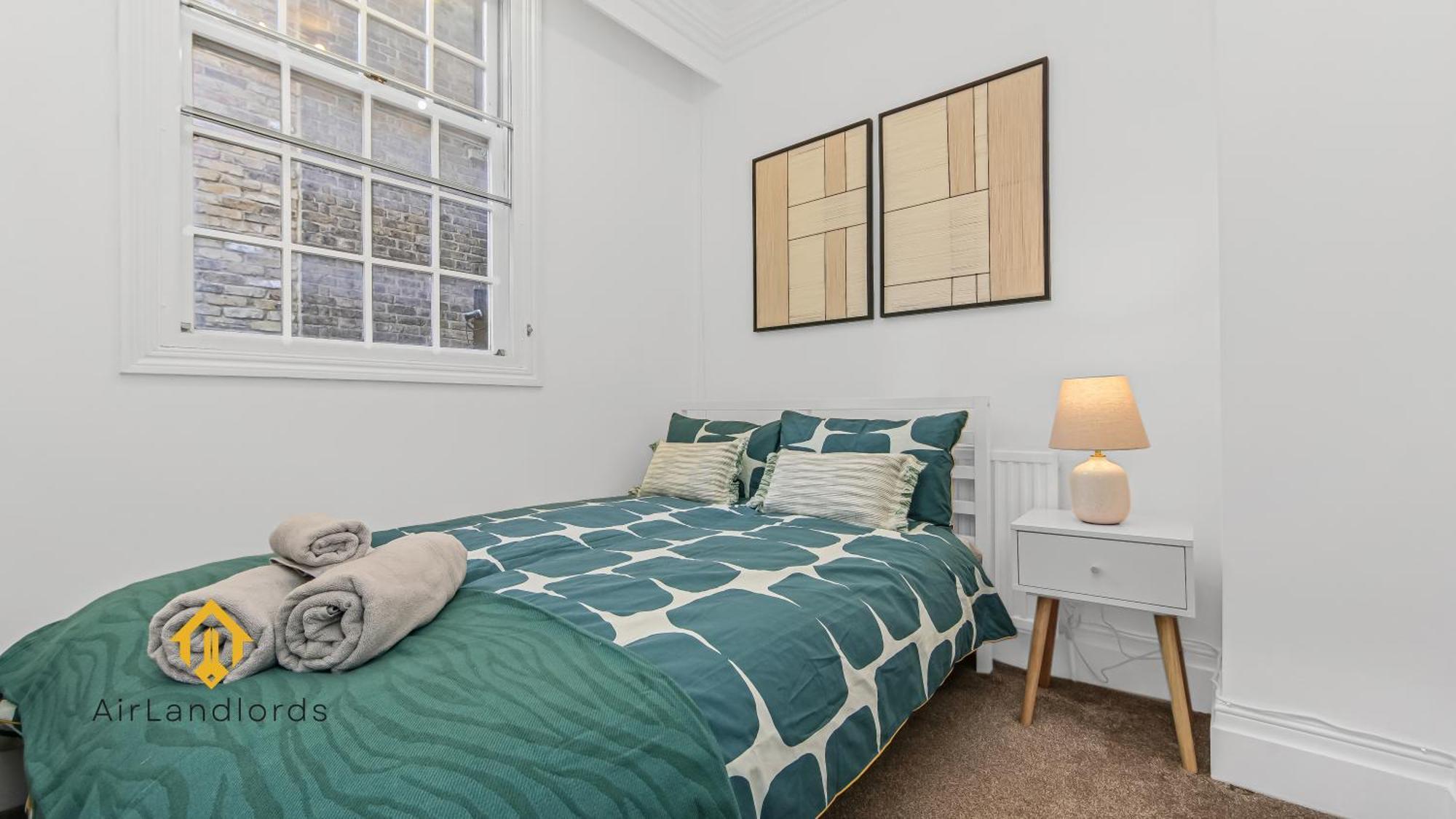 Exceptional 4 Bedroom House Paddington Station! * London