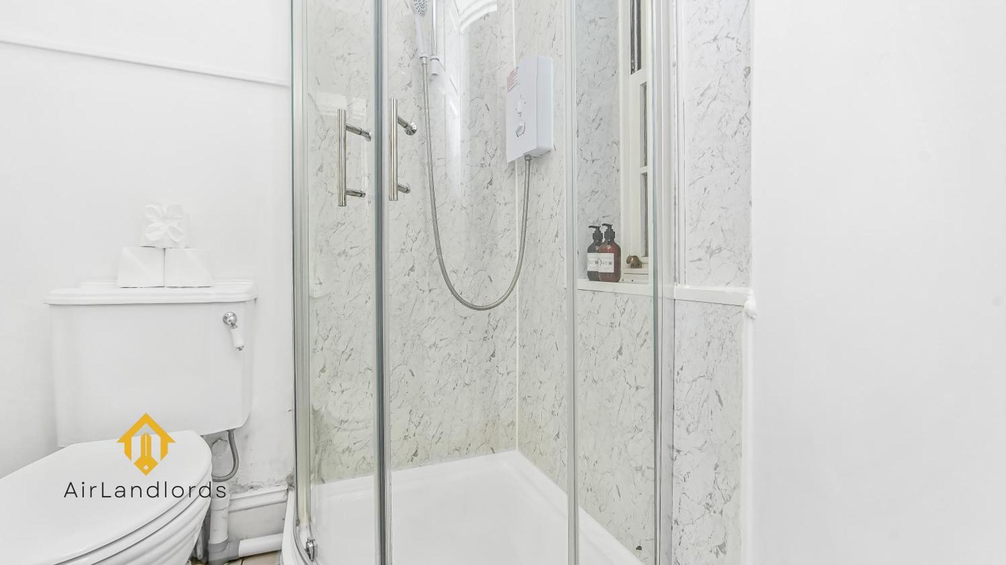 Exceptional 4 Bedroom House Paddington Station!