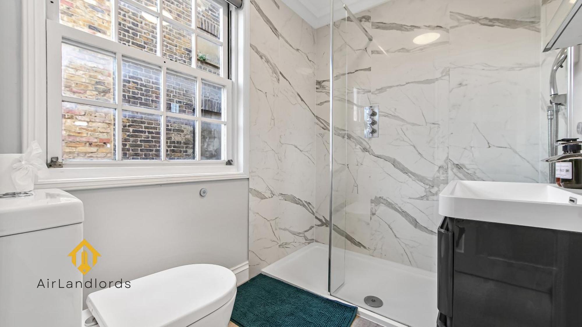 Exceptional 4 Bedroom House Paddington Station!