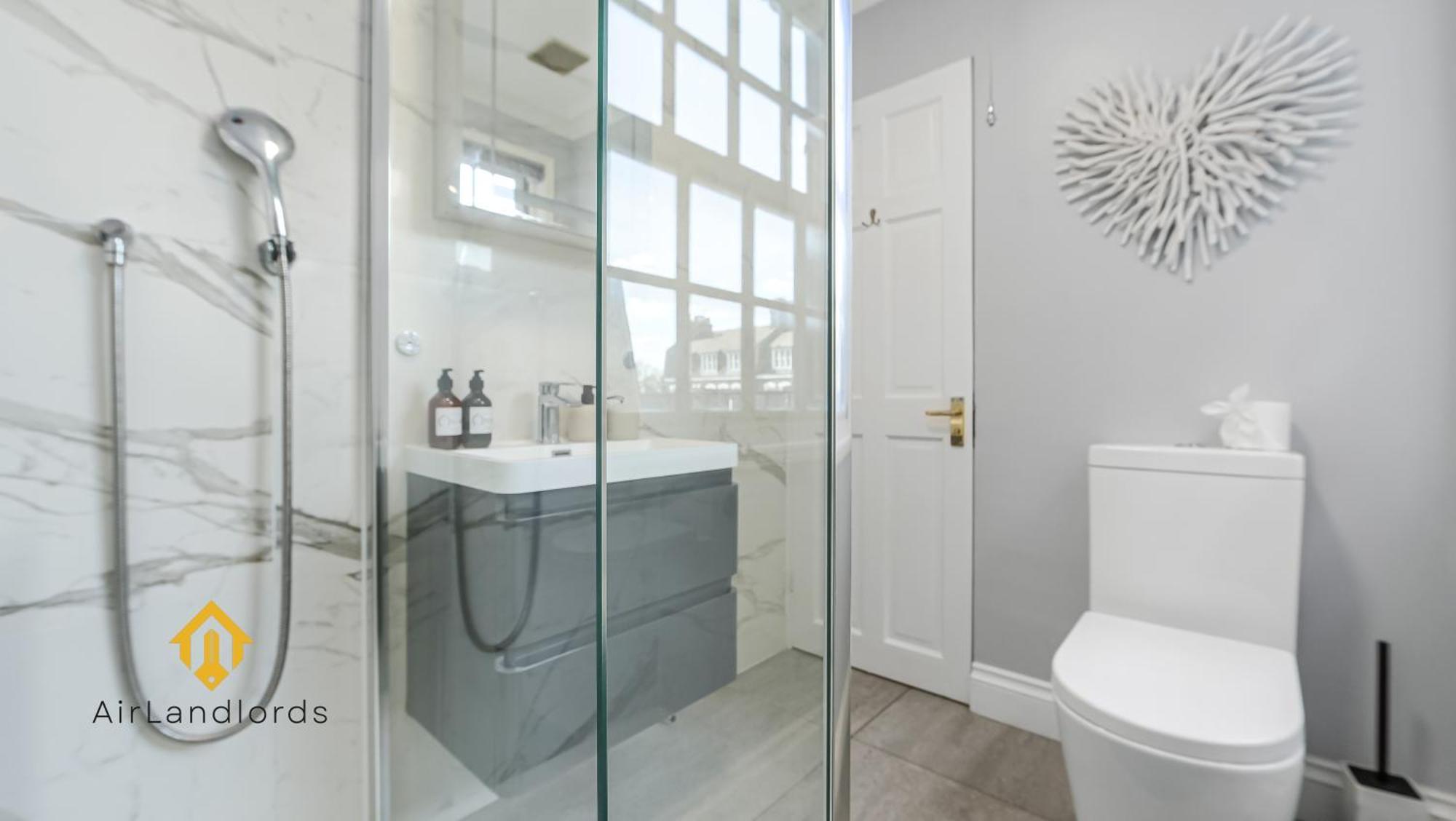 Exceptional 4 Bedroom House Paddington Station! Holiday home