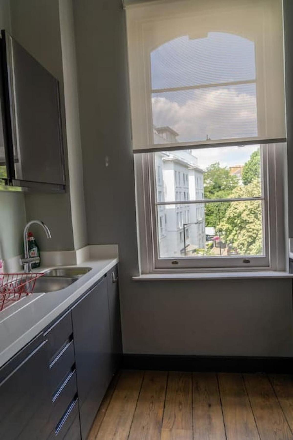 Apartment Modern Flat On Charming Warwick Avenue *