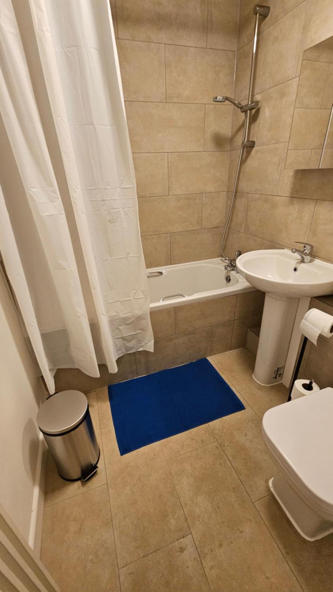 Modern Flat Near London! Apartment *