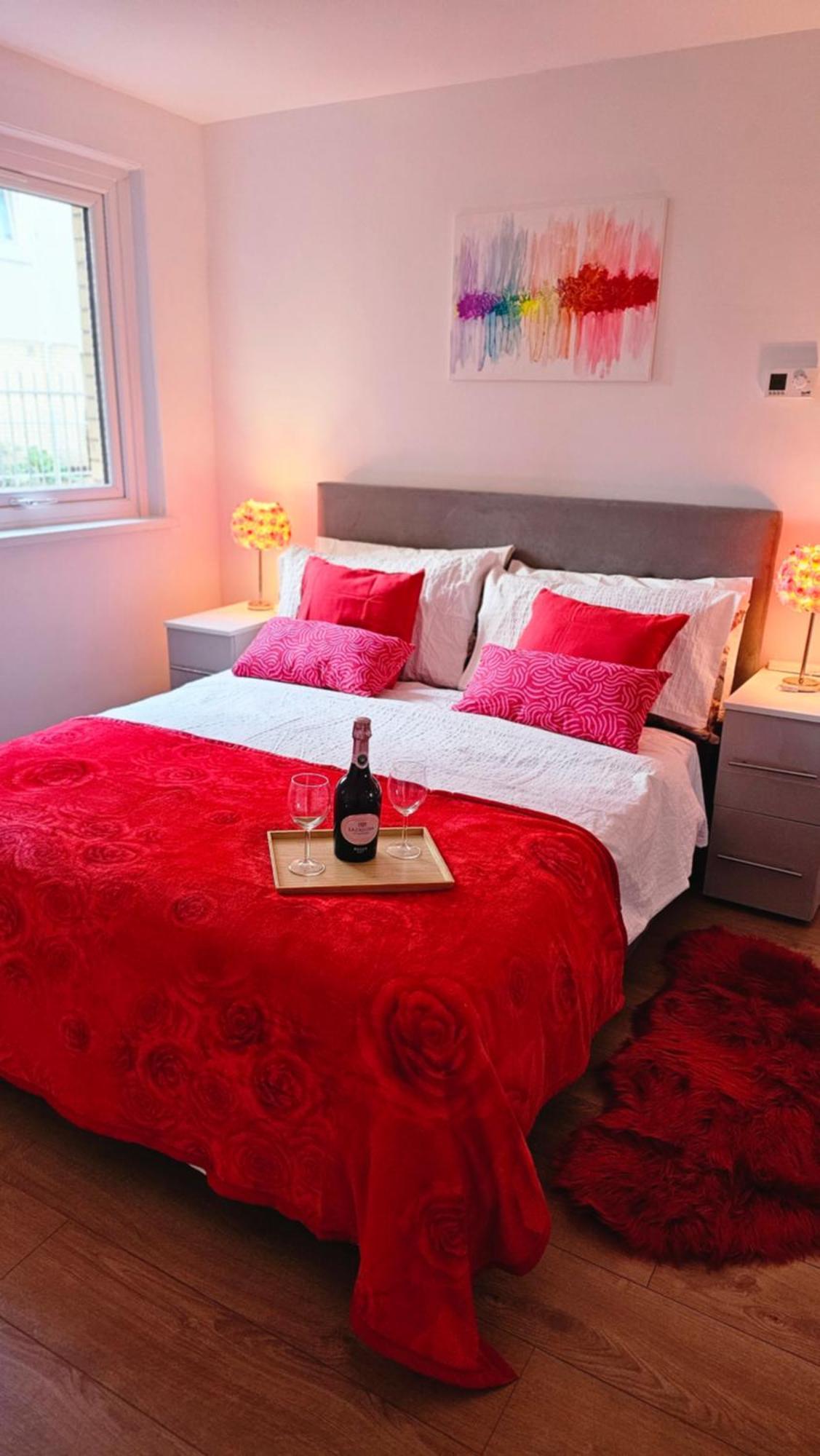 Modern Flat Near London! London