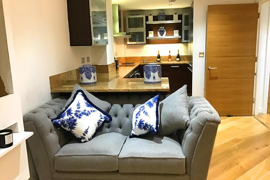 5 Regal House * London