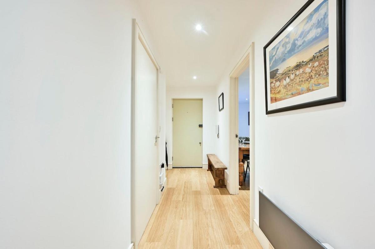 Bridge, Borough Market Apartment London