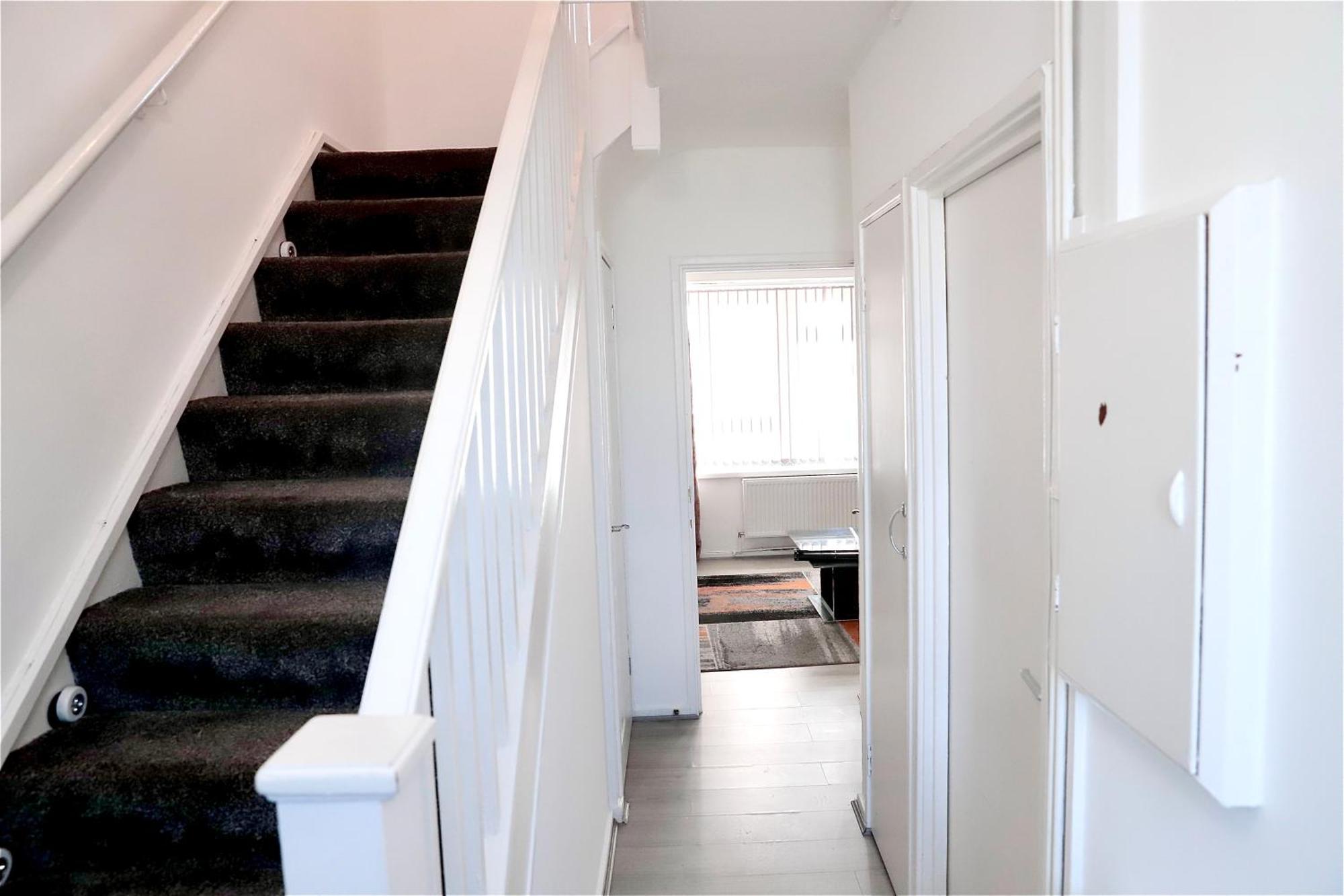 Maitland Luxury 2 Bedroom Greenwich With Good Living Space Sleeps 5 Guest- 1 Minute From Greenwich Dlr Station Apartment *